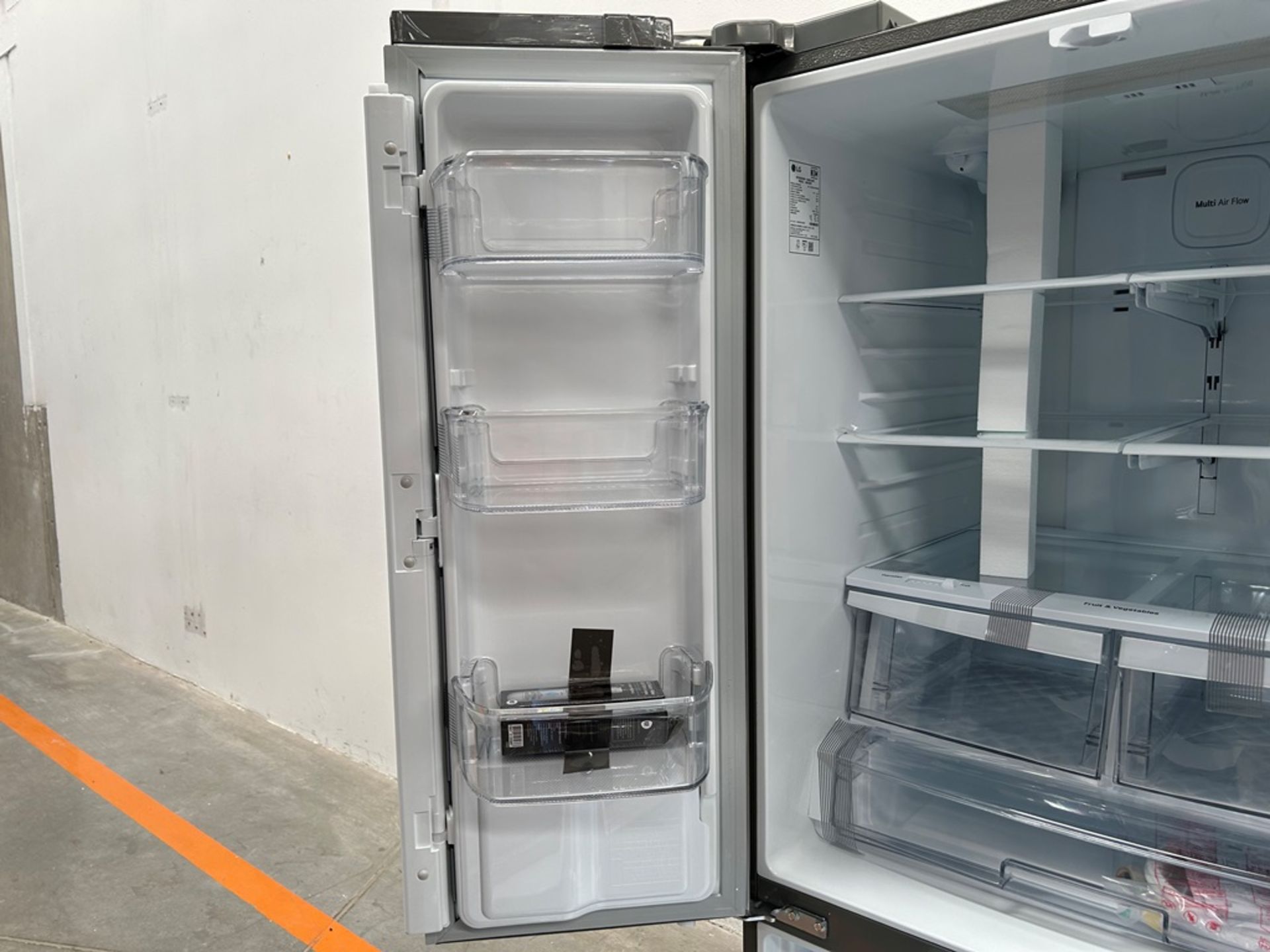 (NUEVO) Refrigerador con dispensador de agua Marca LG, Modelo GM22SGPK, Serie 28061, Color GRIS - Image 6 of 11