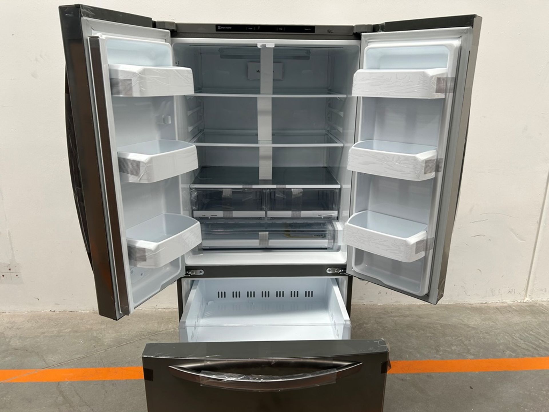 (NUEVO) Refrigerador Marca LG, Modelo GM65BGSK, Serie A30018, Color GRIS - Image 4 of 11