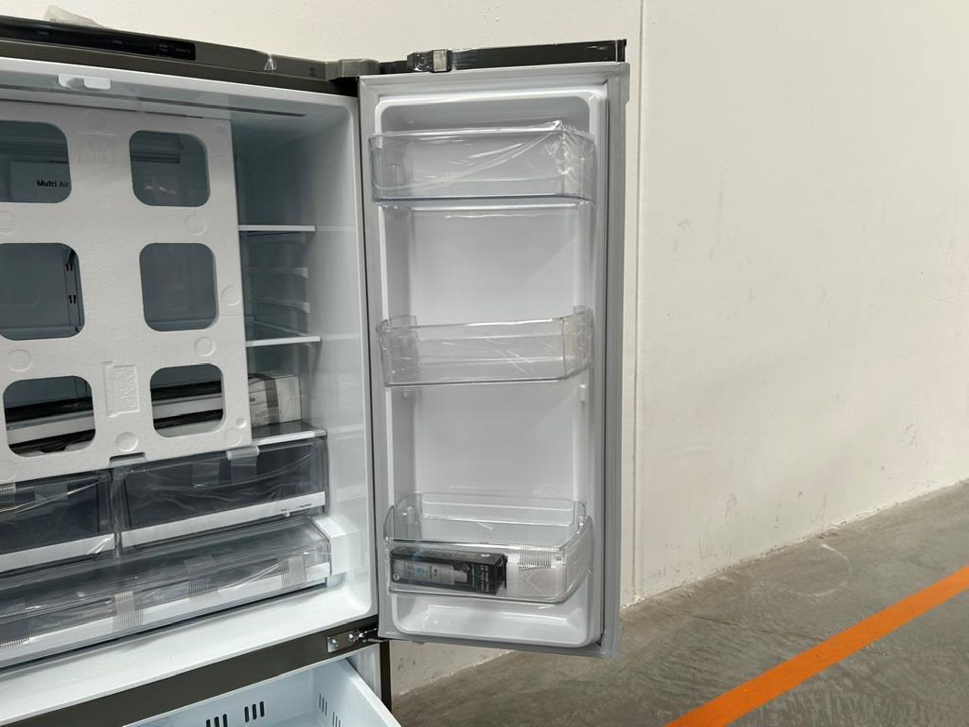 (NUEVO) Refrigerador Marca LG, Modelo GM20BIP, Serie ULY188, Color GRIS (golpe ligero frontal) - Image 5 of 12