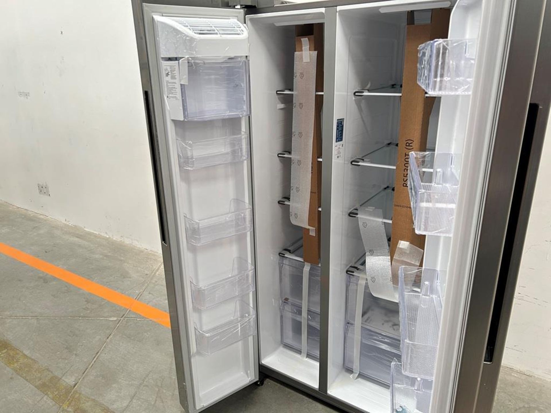 (NUEVO) Refrigerador Marca SAMSUNG, Modelo RS28A5F61S9, Serie 000015V, Color GRIS - Image 6 of 10
