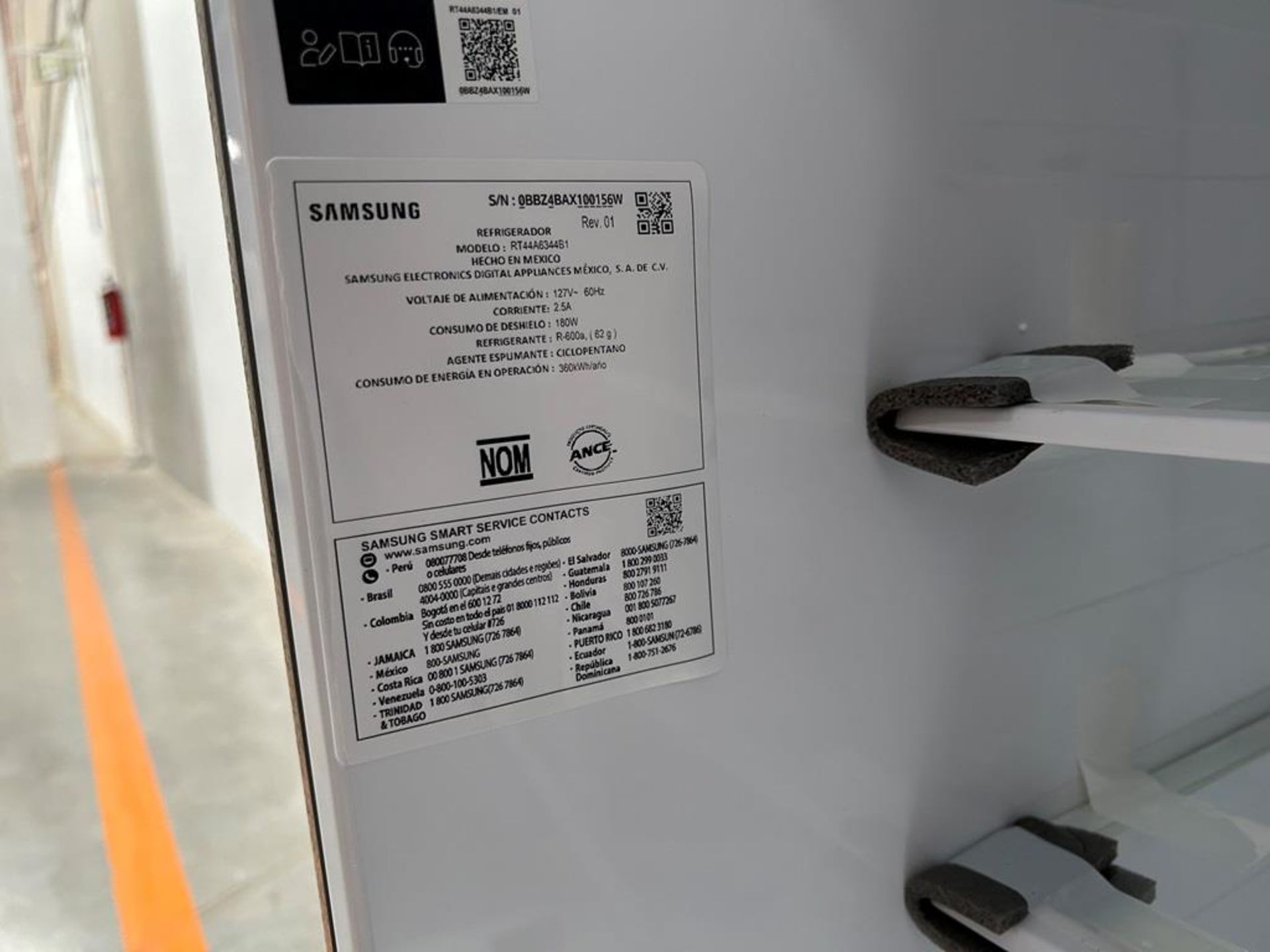 (NUEVO) Refrigerador Marca SAMSUNG, Modelo RT44A6344B1, Serie 00156W, Color NEGRO - Image 9 of 11