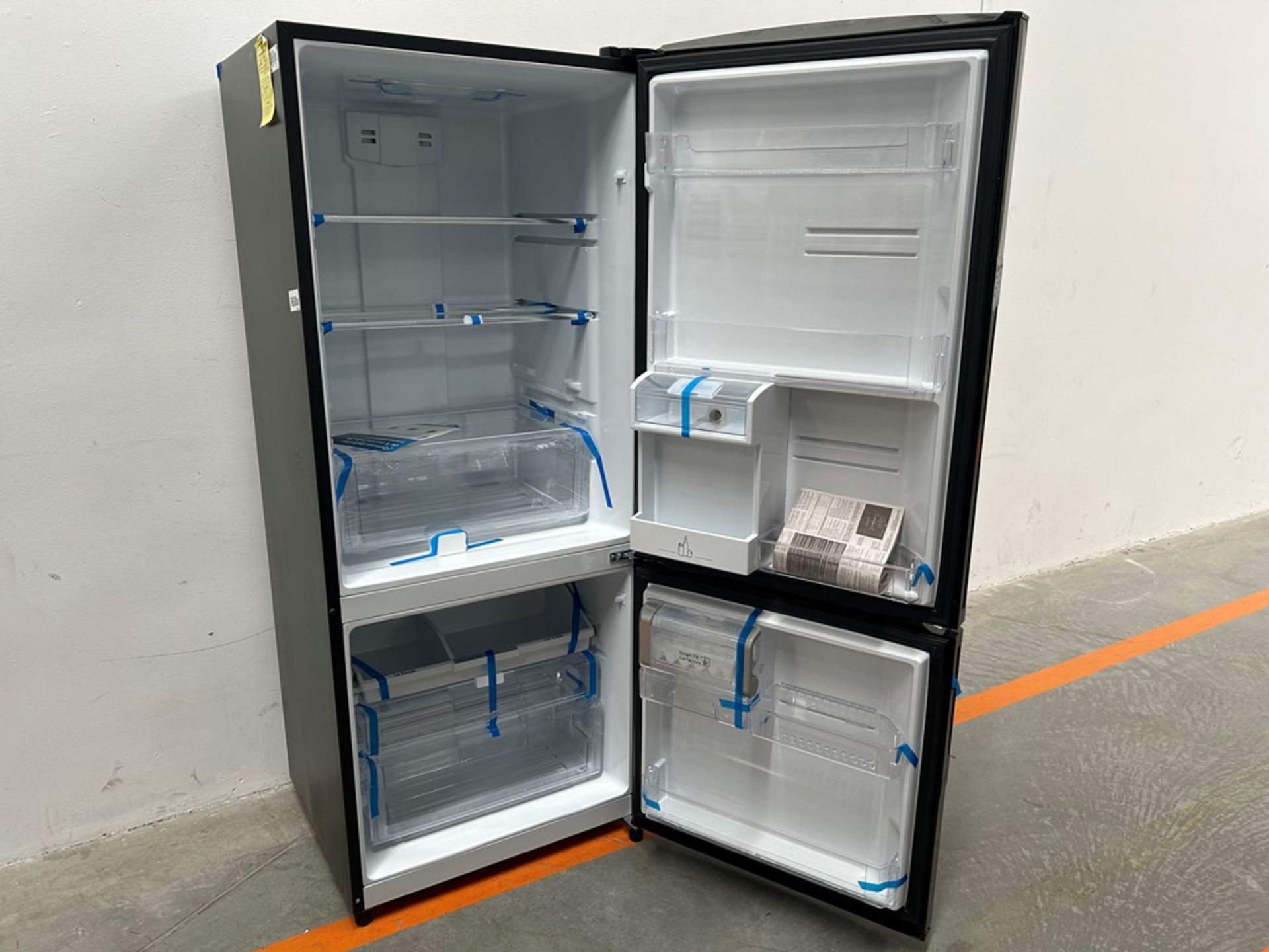 (NUEVO) Refrigerador con dispensador de agua Marca MABE, Modelo RMB520IJMRPB, Serie 14142, Color NE - Image 4 of 11