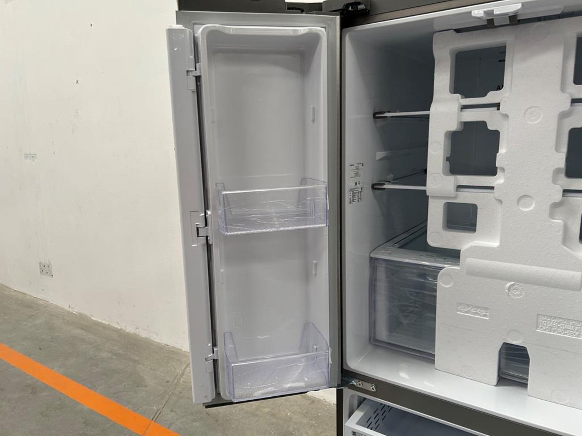 (NUEVO) Refrigerador Marca SAMSUNG, Modelo RF22A4010S9, Serie 400509W, Color GRIS (golpe ligero fro - Image 7 of 12