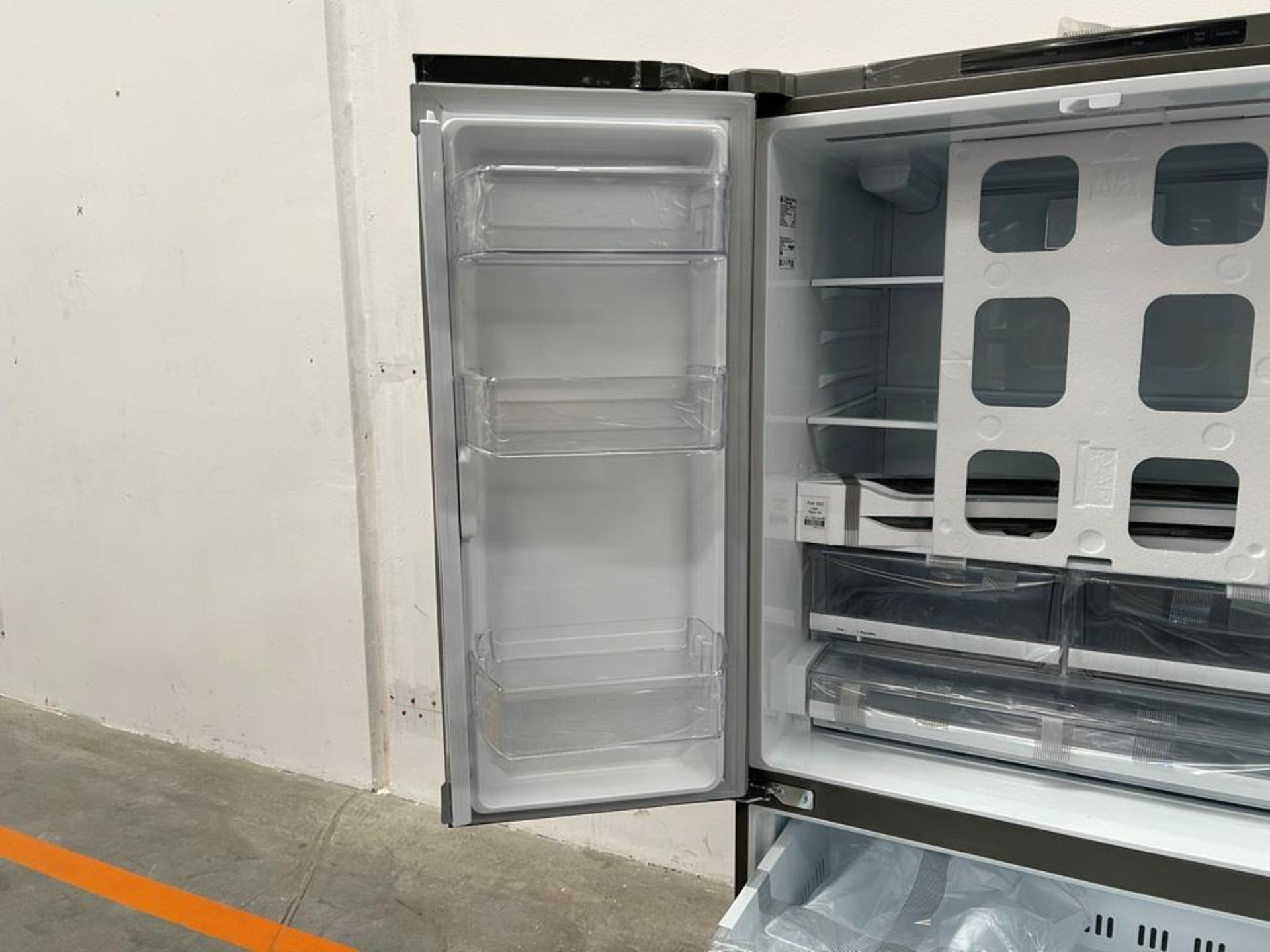 (NUEVO) Refrigerador Marca LG, Modelo GM20BIP, Serie ULY188, Color GRIS (golpe ligero frontal) - Image 6 of 12