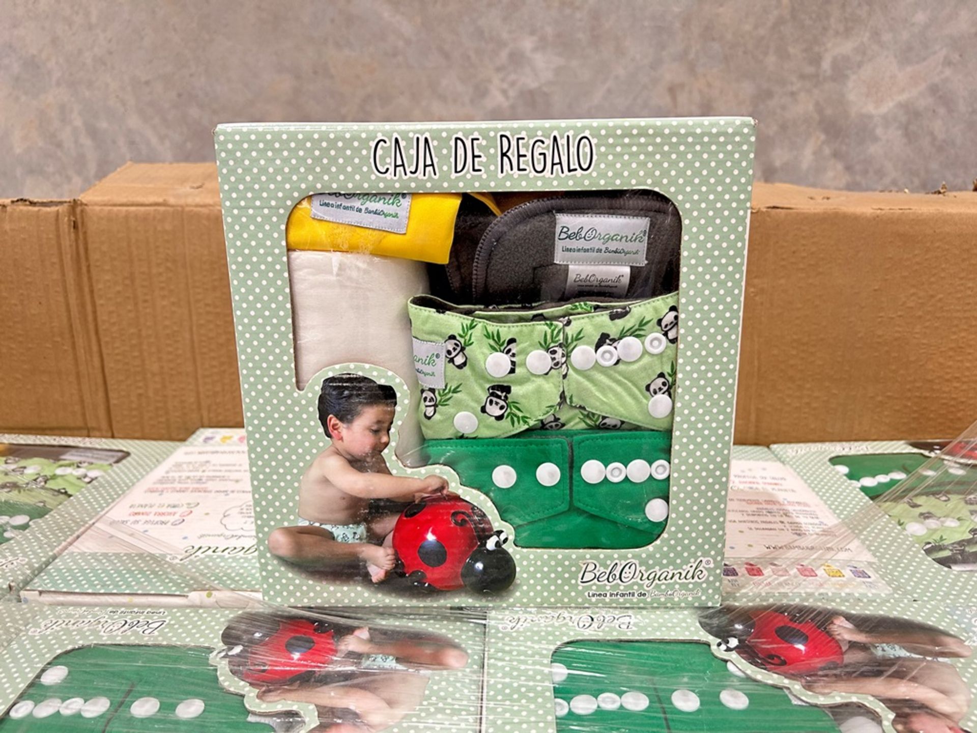 11 Cajas de regalo de pañales de tela, Marca Bambú Organik, para niño, modelo Pandas