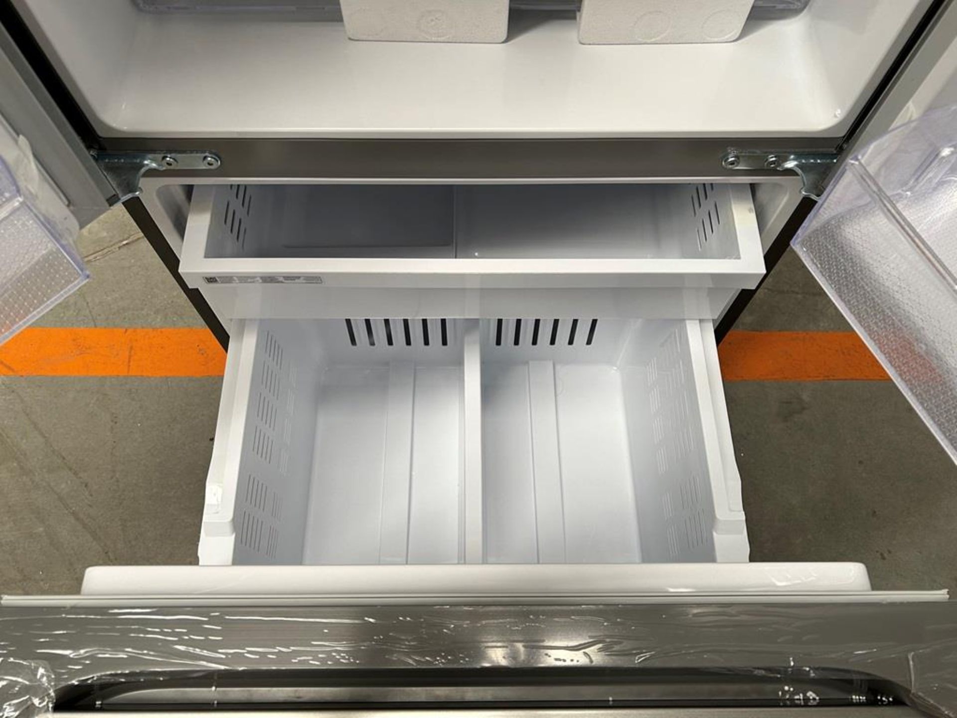 (NUEVO) Refrigerador Marca SAMSUNG, Modelo RF22A4010S9, Serie 400509W, Color GRIS (golpe ligero fro - Image 9 of 12