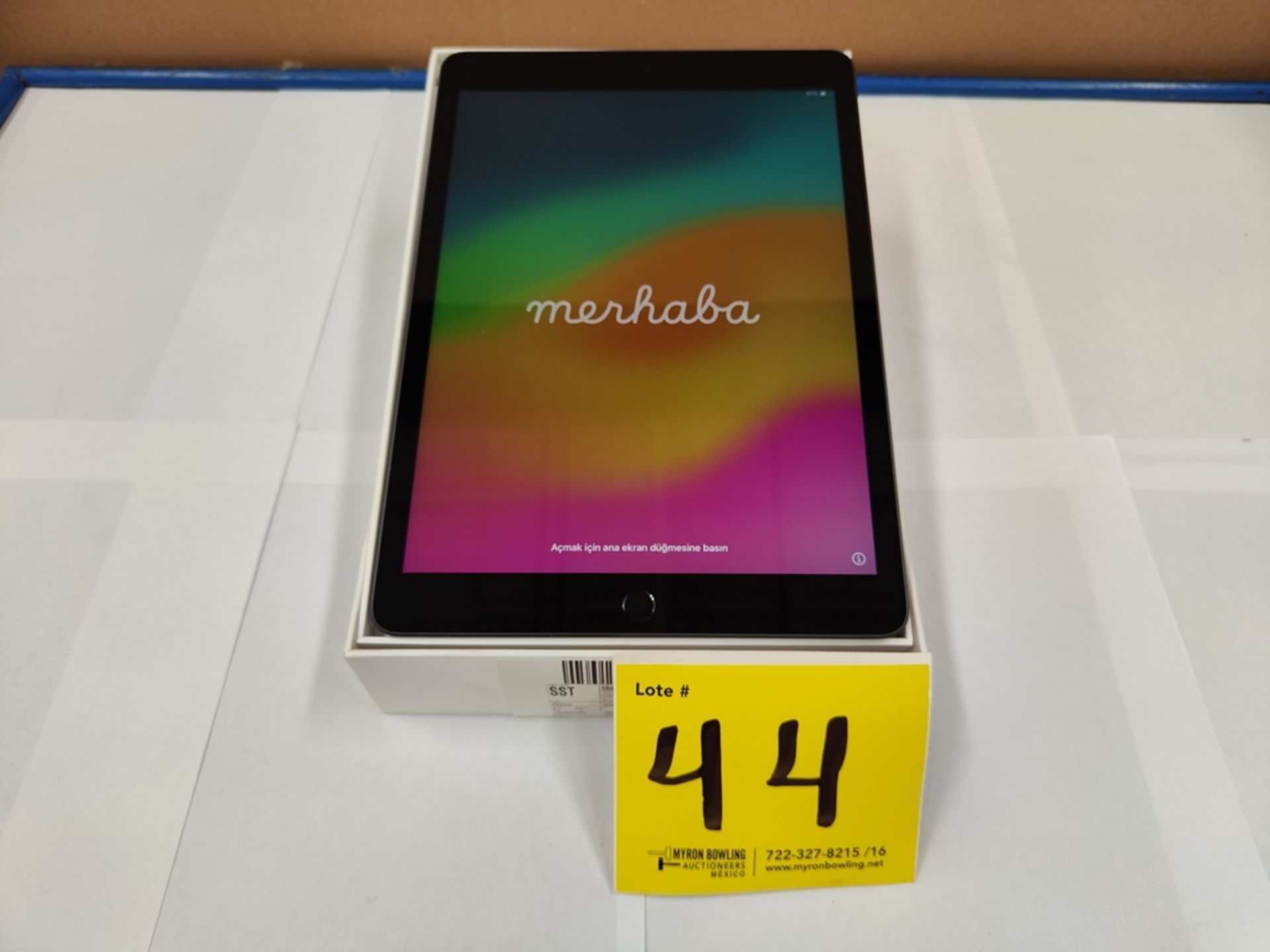 (NUEVO) iPad 9a generación de 64 GB, Serie LM2J9MV6D, Color GRIS (Abierta) - Image 2 of 9