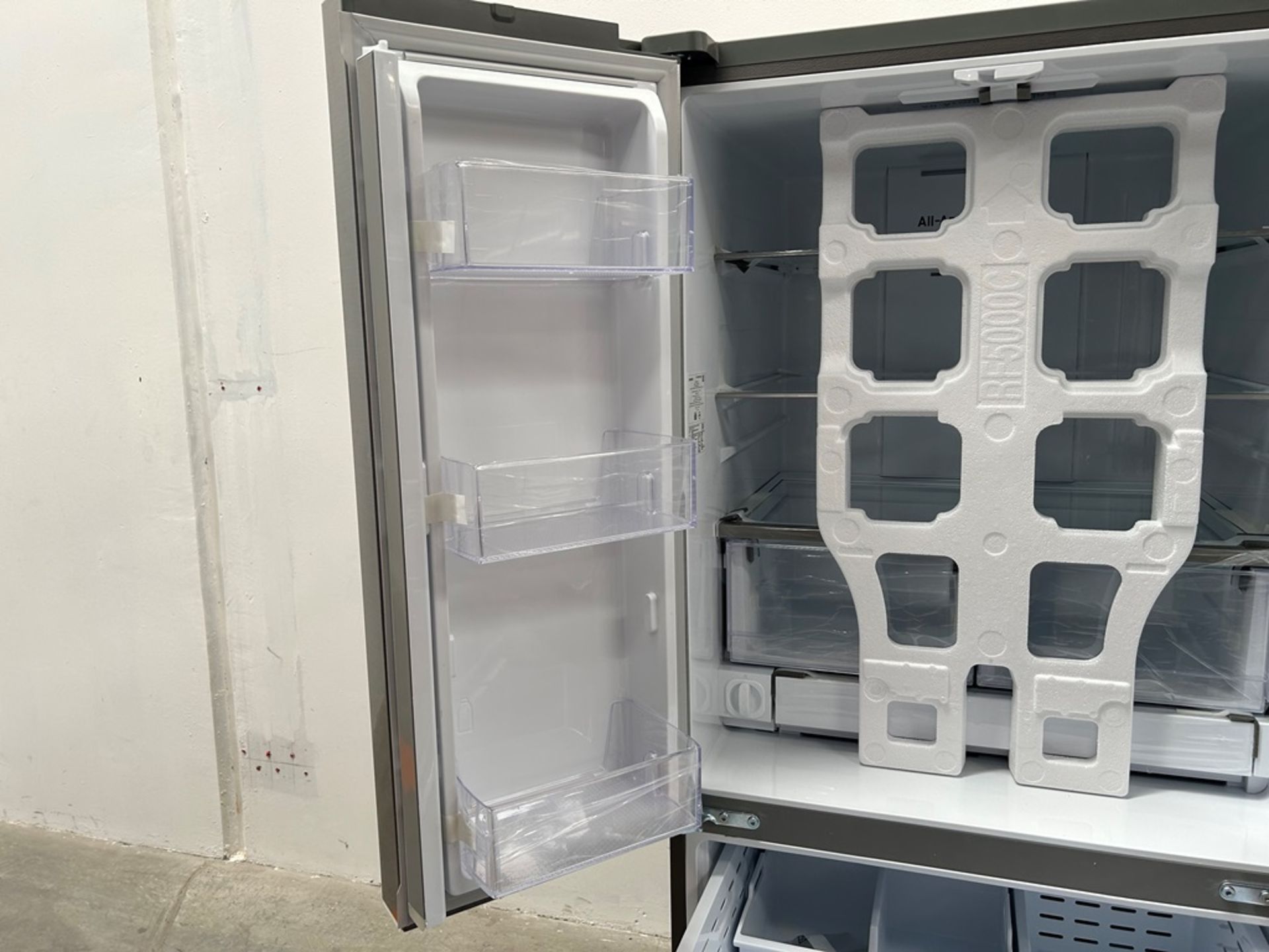 (NUEVO) Refrigerador Marca SAMSUNG, Modelo RF25C5151S9, Serie 00634V, Color GRIS - Image 6 of 11