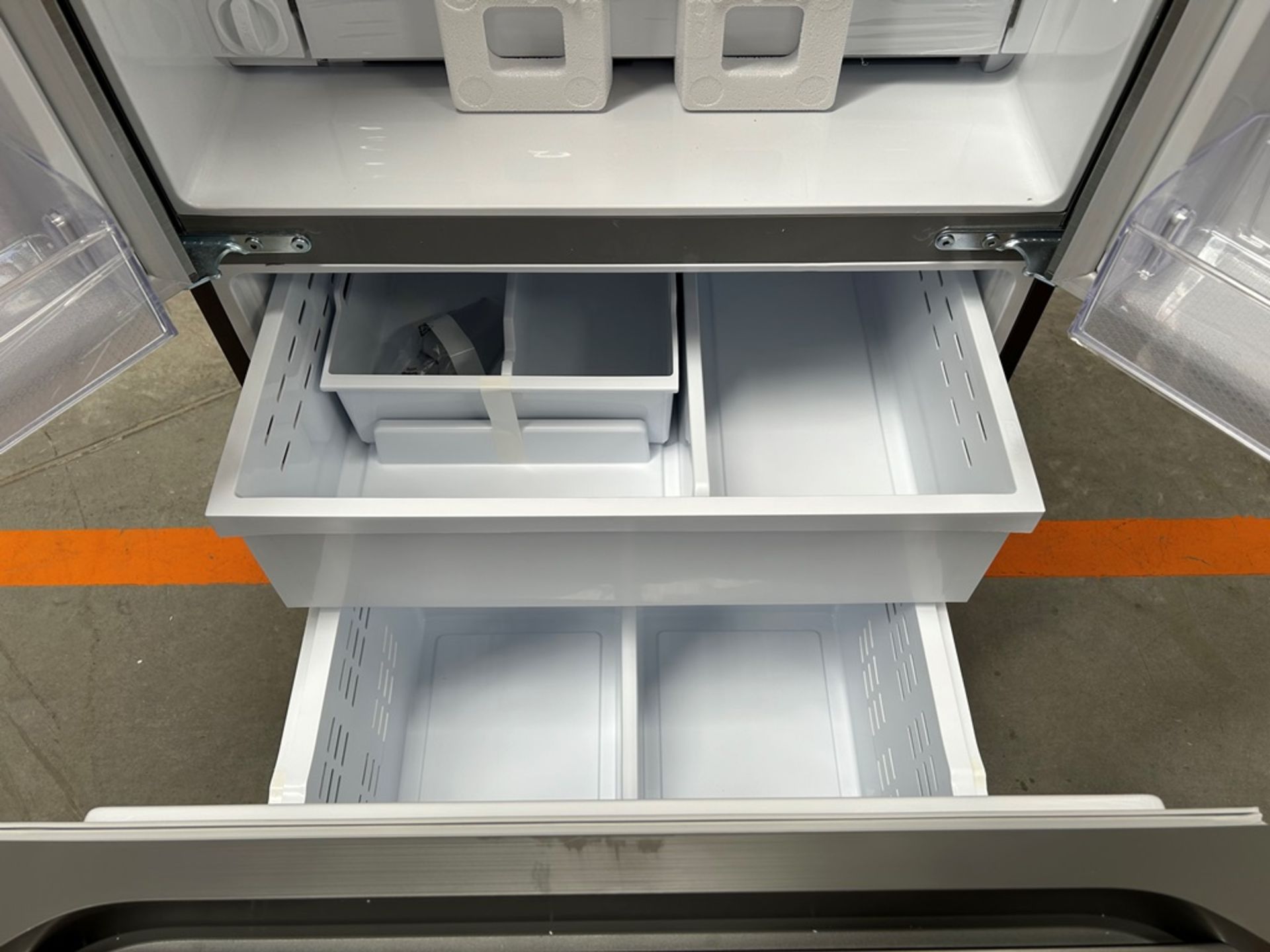 (NUEVO) Refrigerador Marca SAMSUNG, Modelo RF25C5151S9, Serie 00634V, Color GRIS - Image 8 of 11
