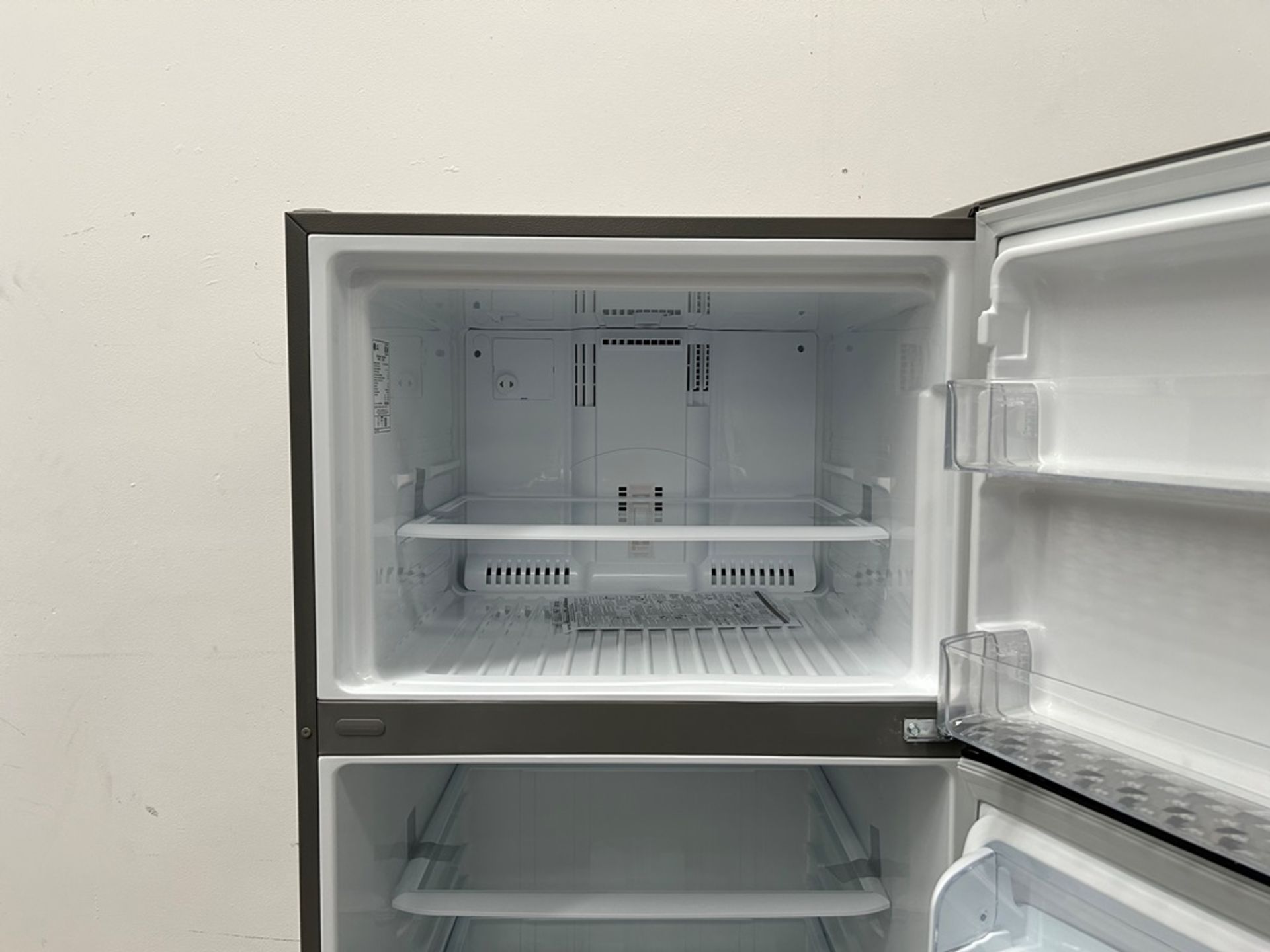 (NUEVO) Refrigerador Marca LG, Modelo LT57BPSX, Serie 29679, Color GRIS - Image 6 of 11