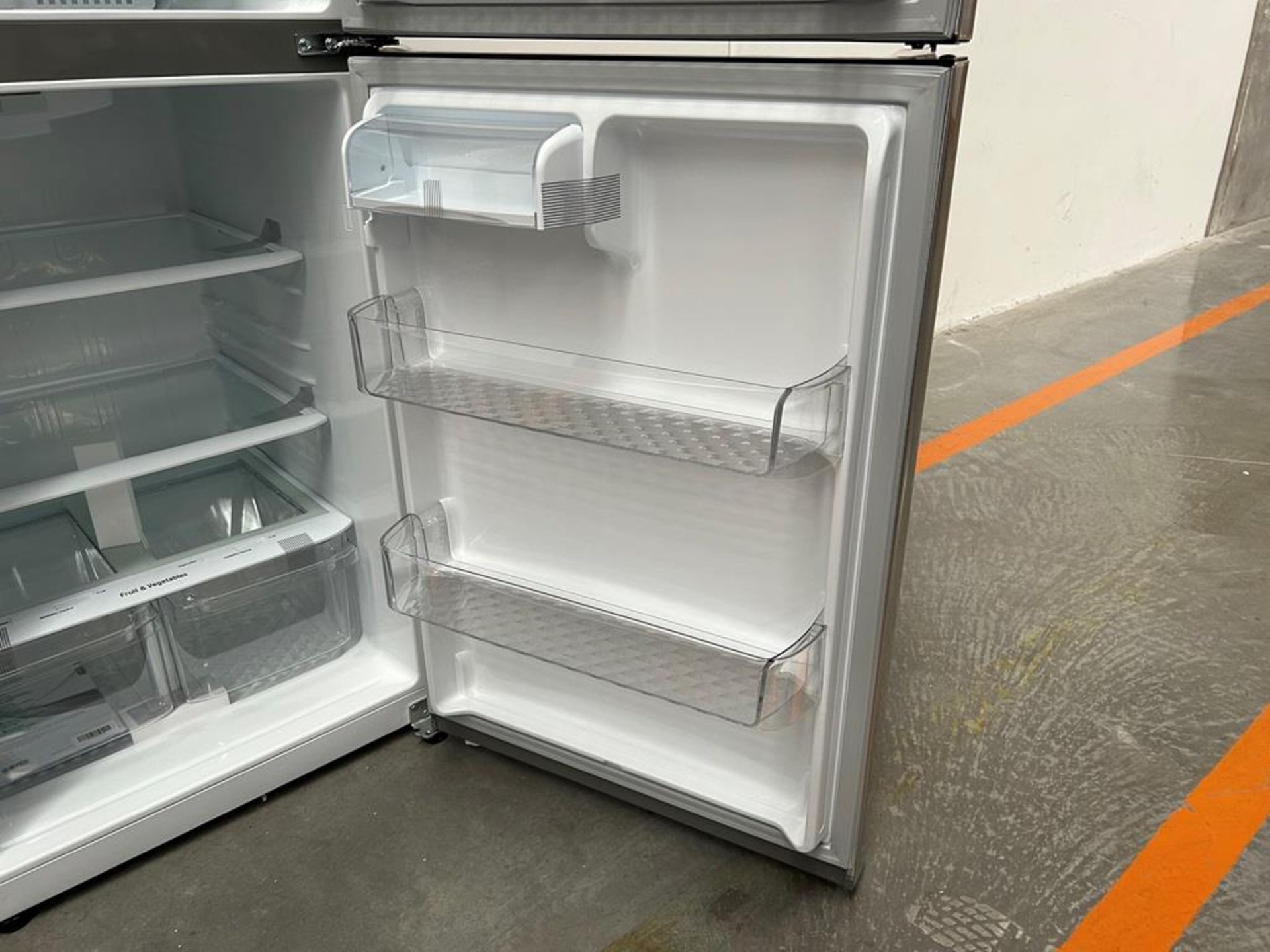 (NUEVO) Refrigerador Marca LG, Modelo LT57BPSX, Serie 1X171, Color GRIS - Image 8 of 12