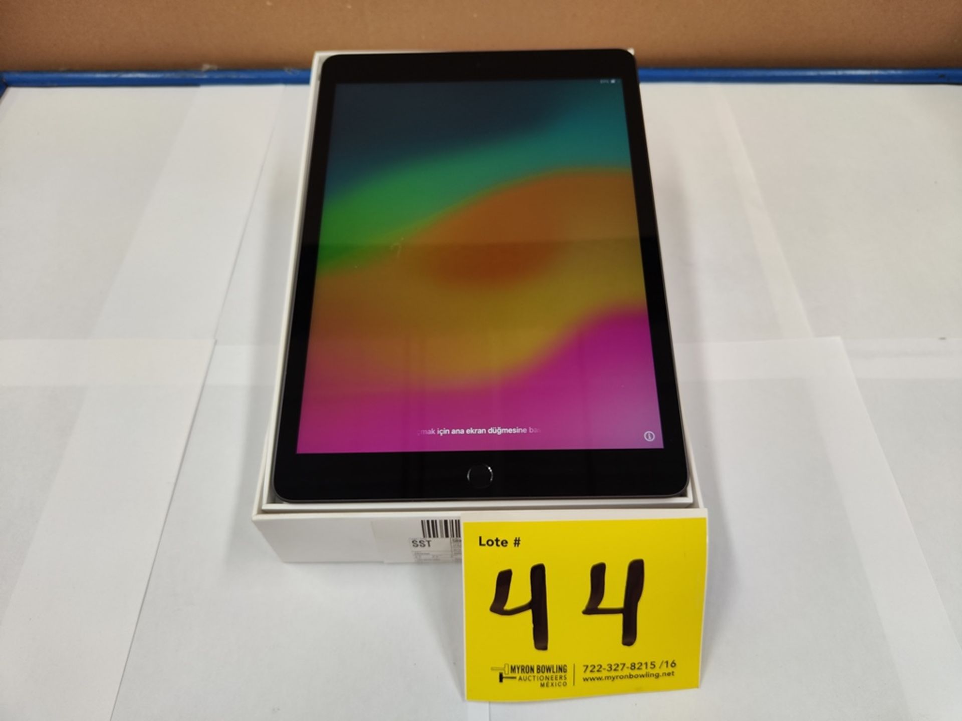 (NUEVO) iPad 9a generación de 64 GB, Serie LM2J9MV6D, Color GRIS (Abierta)