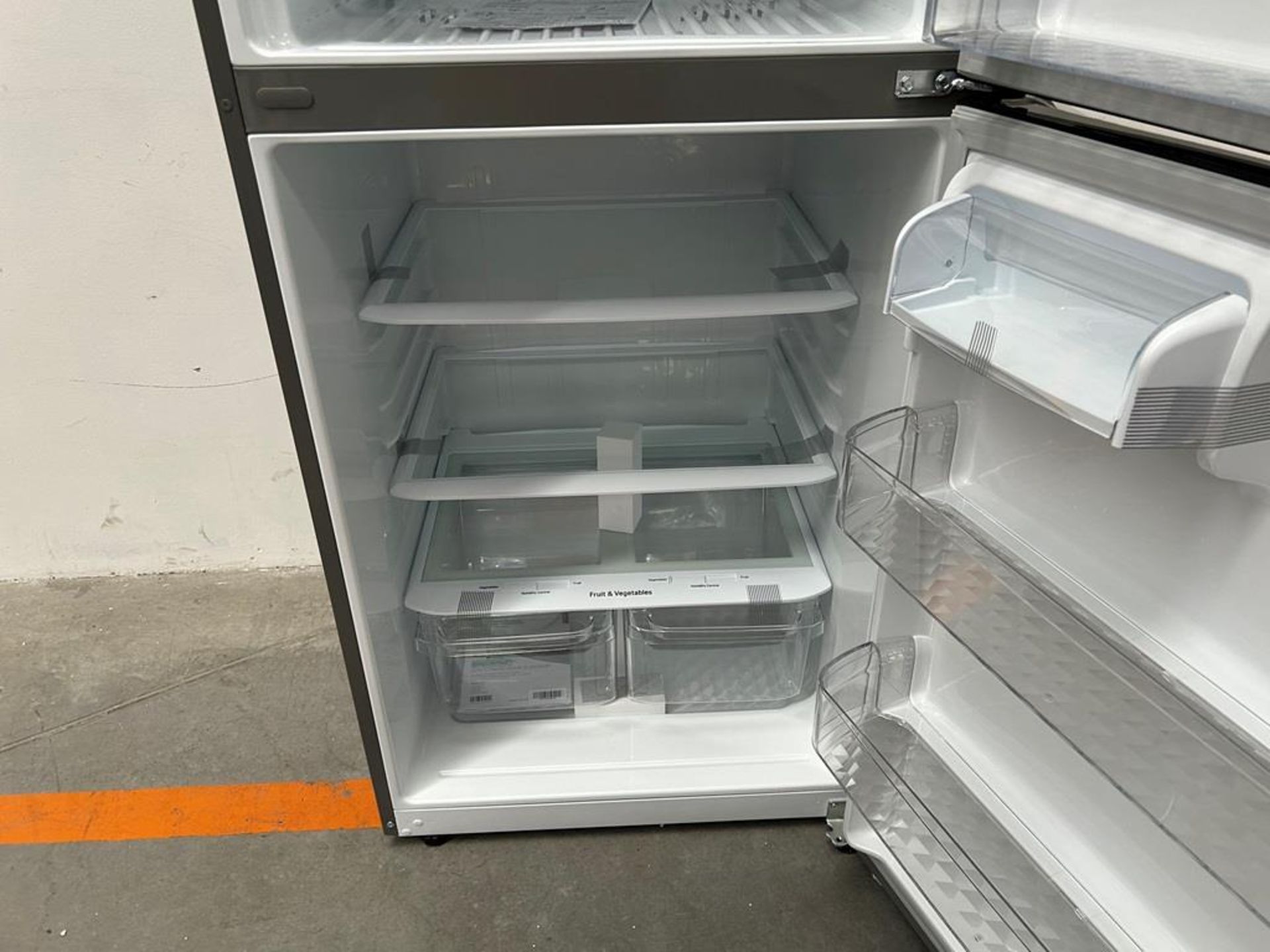 (NUEVO) Refrigerador Marca LG, Modelo LT57BPSX, Serie 1X171, Color GRIS - Image 7 of 12