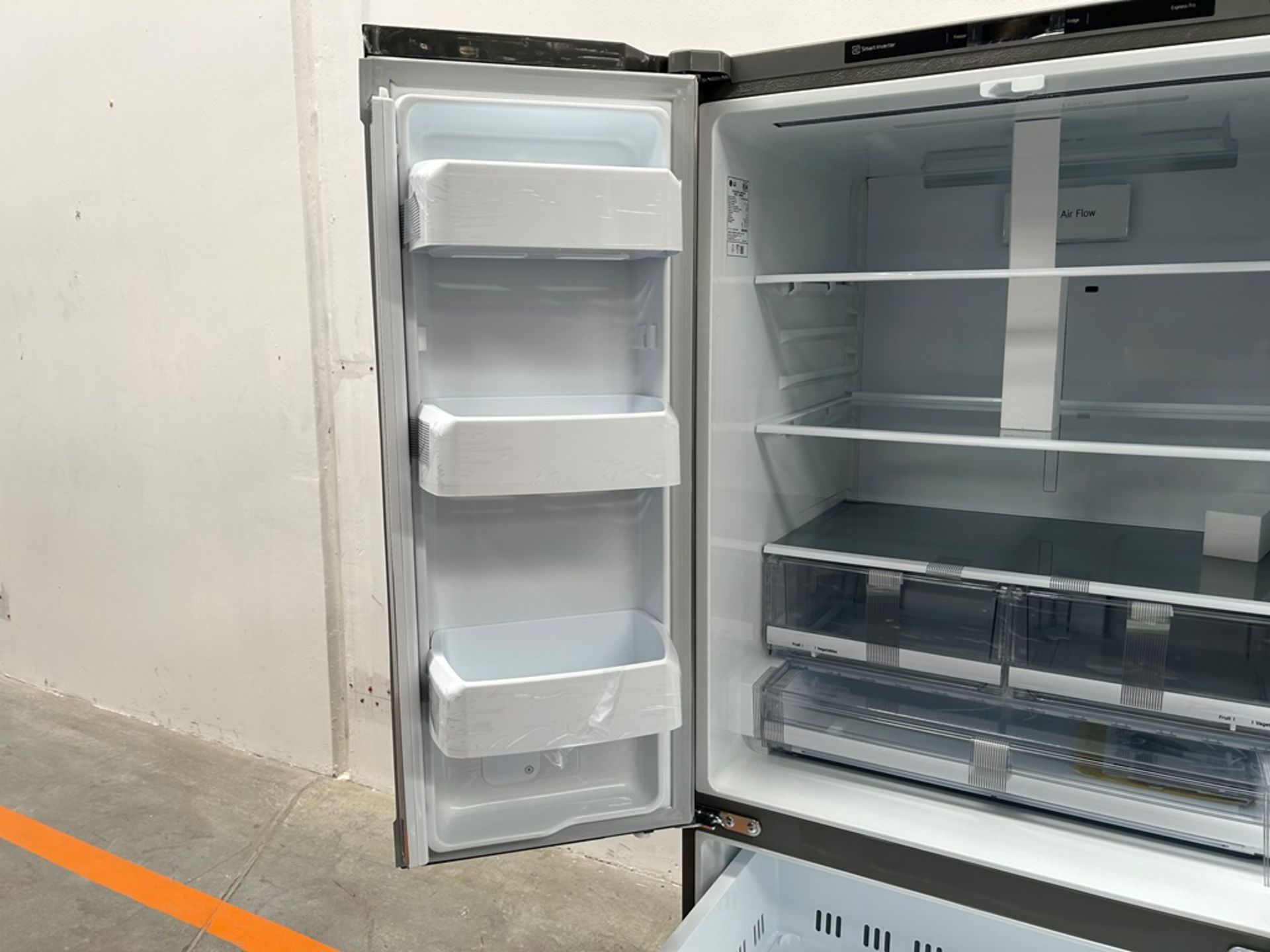 (NUEVO) Refrigerador Marca LG, Modelo GM65BGSK, Serie Z30098, Color GRIS - Image 7 of 11
