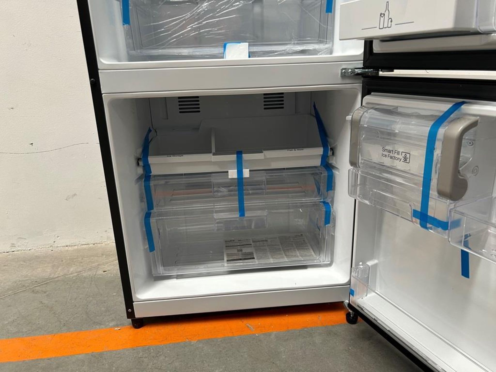 (NUEVO) Refrigerador con dispensador de agua Marca MABE, Modelo RMB520IJMRPB, Serie 02305, Color NE - Image 7 of 11