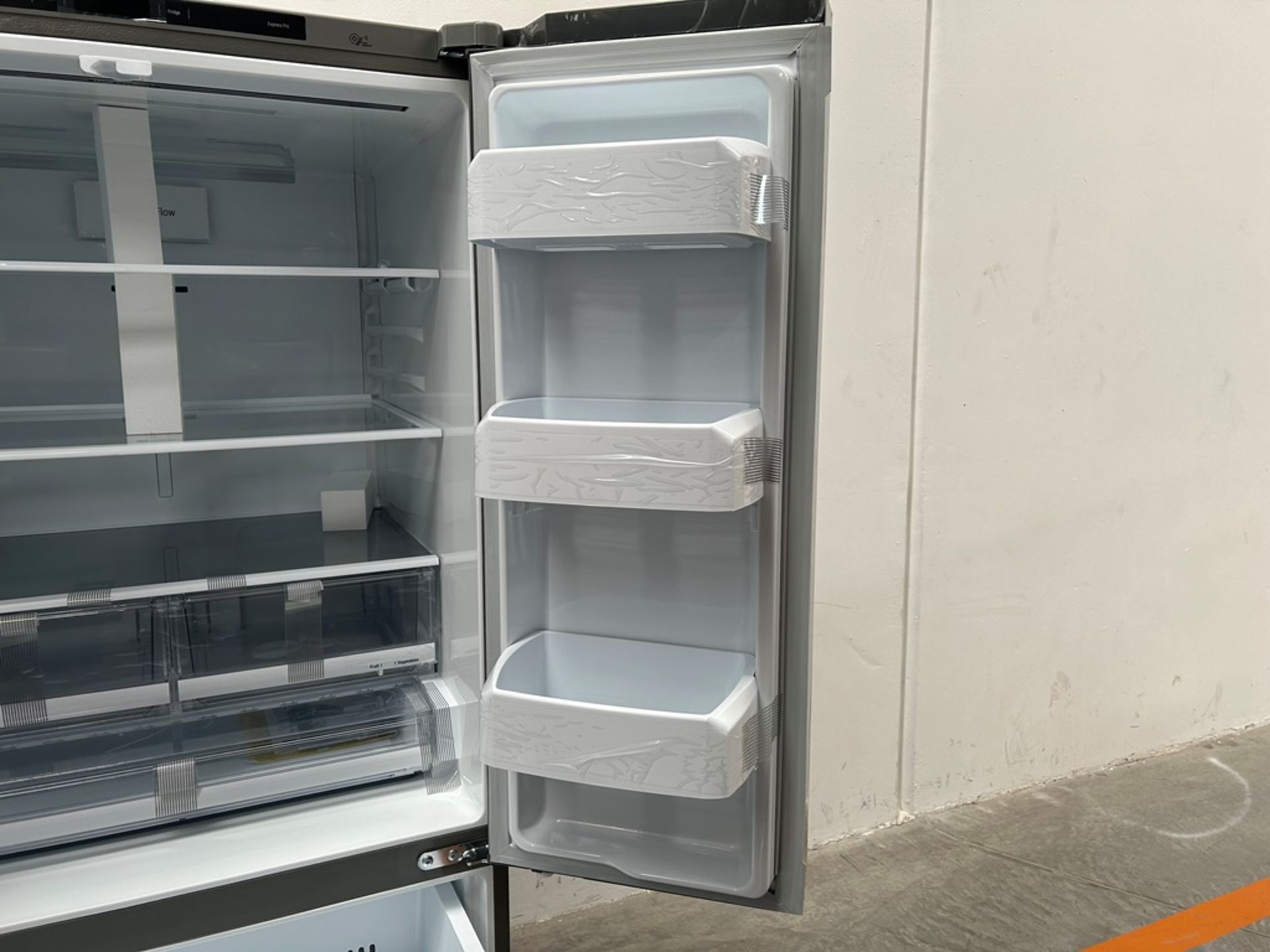 (NUEVO) Refrigerador Marca LG, Modelo GM65BGSK, Serie Z30098, Color GRIS - Image 8 of 11