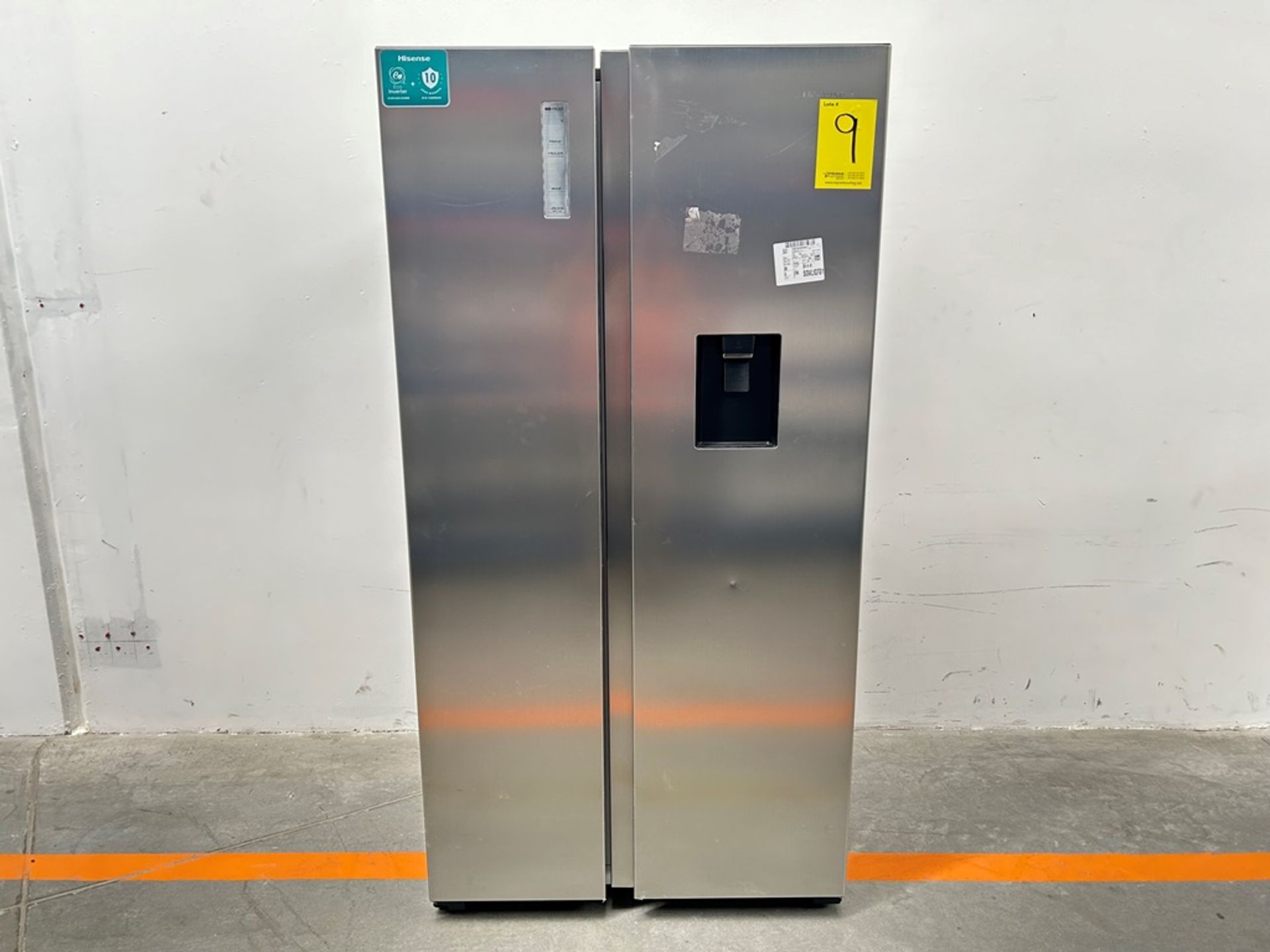 (NUEVO) Refrigerador con dispensador de agua Marca HISENSE, Modelo 32KHS310820, Serie 40437, Color