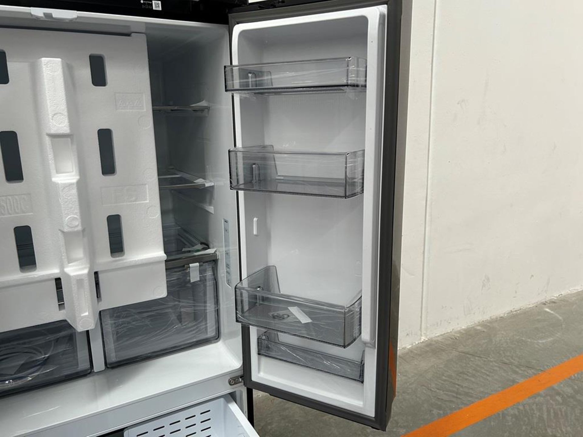 (NUEVO) Refrigerador Marca SAMSUNG, Modelo RF32CG5L10B1, Serie 00151F, Color GRIS - Image 7 of 11