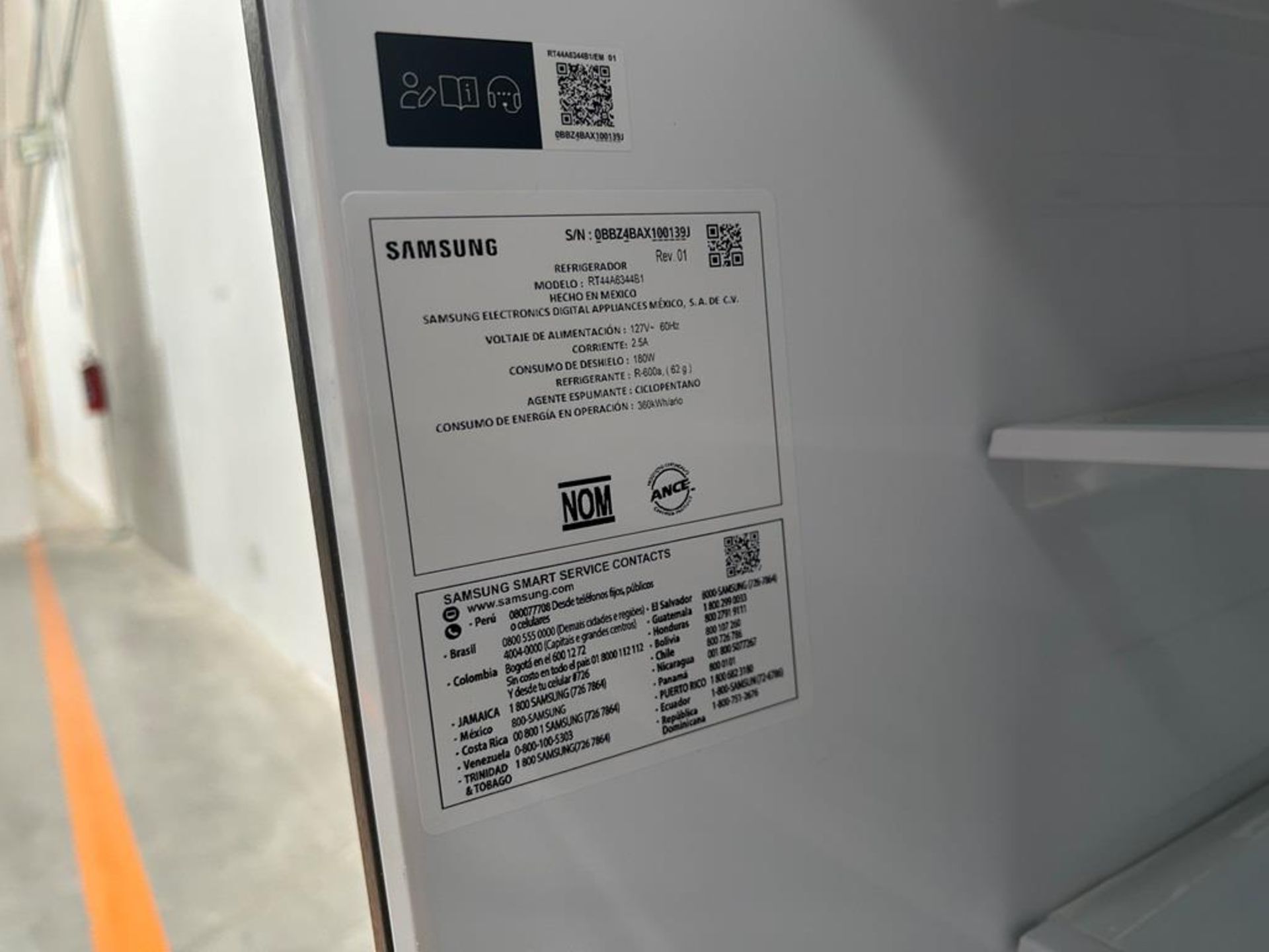 (NUEVO) Refrigerador Marca SAMSUNG, Modelo RT44A6344B1, Serie 100139J, Color NEGRO (ligero rayón) - Image 9 of 12