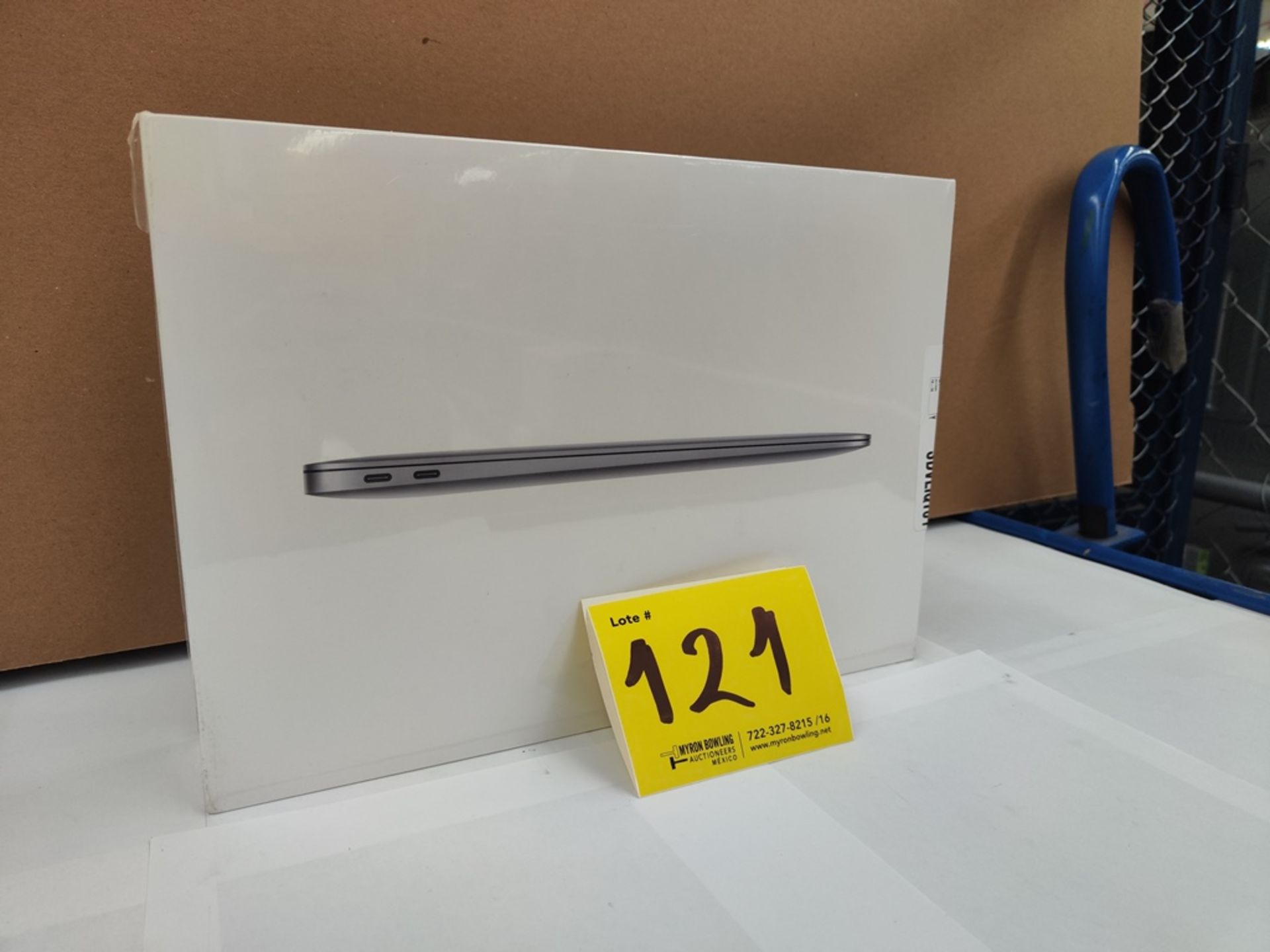 (NUEVO) Laptop Marca APPLE, Modelo MACBOOK AIR de 13", Serie HXJM175E1WFV, 256 GB de Almacenamiento - Image 3 of 7