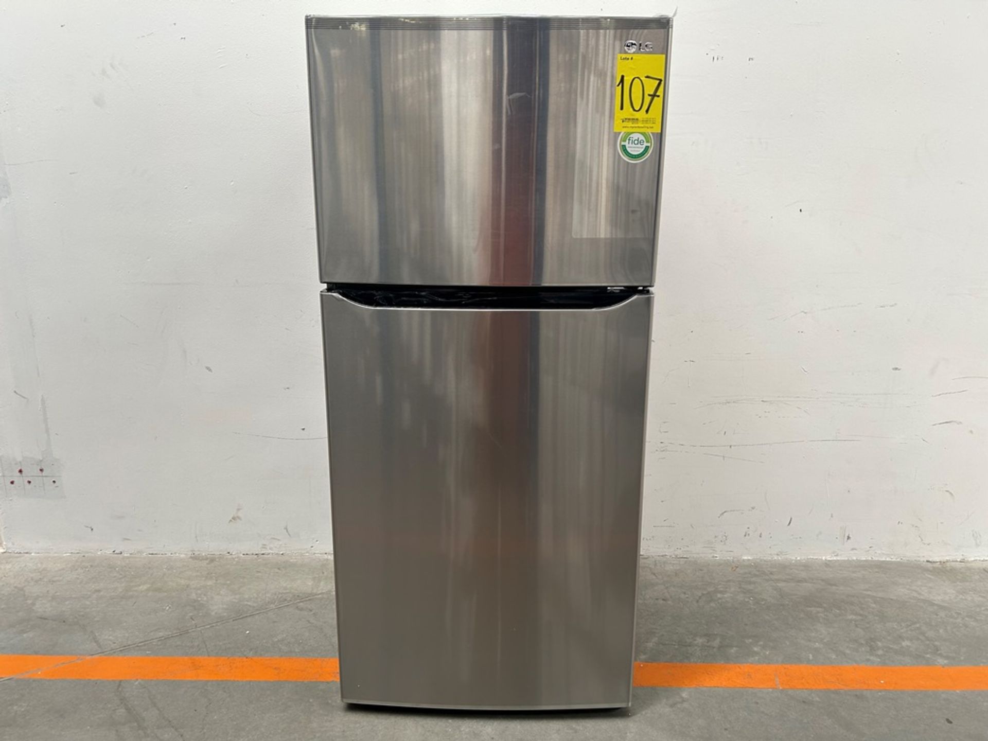 (NUEVO) Refrigerador Marca LG, Modelo LT57BPSX, Serie 1N322, Color GRIS (Golpe leve frontal, Favor