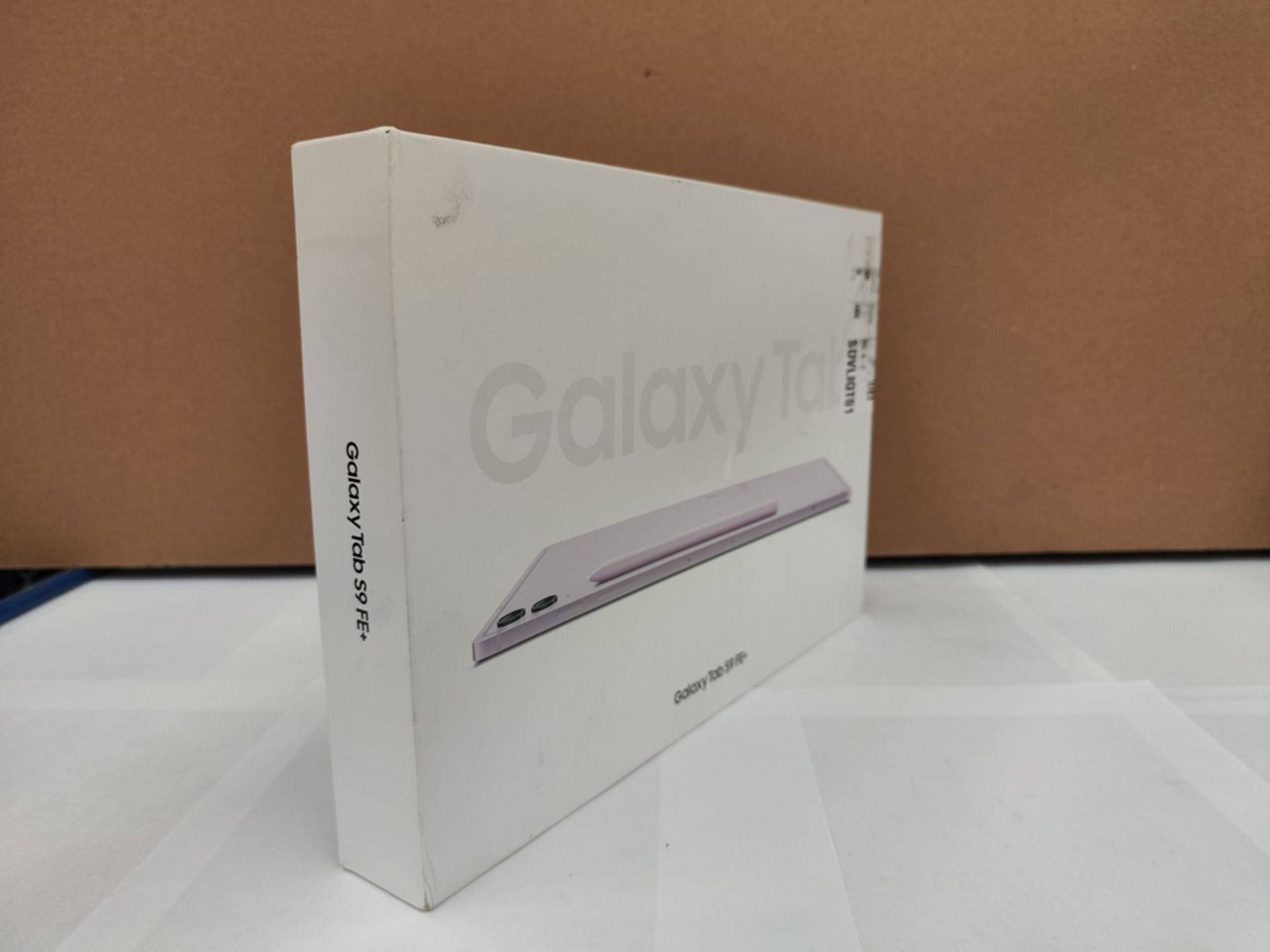 (NUEVO) Galaxy TAB S9 FE, Serie R52X3081B4F, Color LILA, 128 GB De Almacenamiento + 8GB RAM - Image 3 of 5