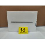 (NUEVO) Laptop Marca APPLE, Modelo MACBOOK AIR de 13", Serie FVFLT38B1WFY, 256 GB de Almacenamiento