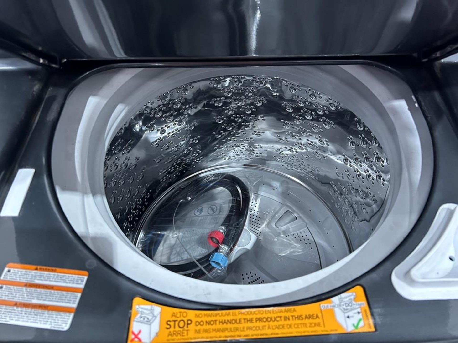 (NUEVO) Centro de lavado Marca MABE, Modelo MCL2040PSDG0, Serie 02035, Color NEGRO (Golpe superior) - Image 5 of 9