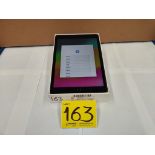 (NUEVO) iPad 9a generación de 64 GB, Serie L5CQ7J34T2, Color GRIS (Abierta)