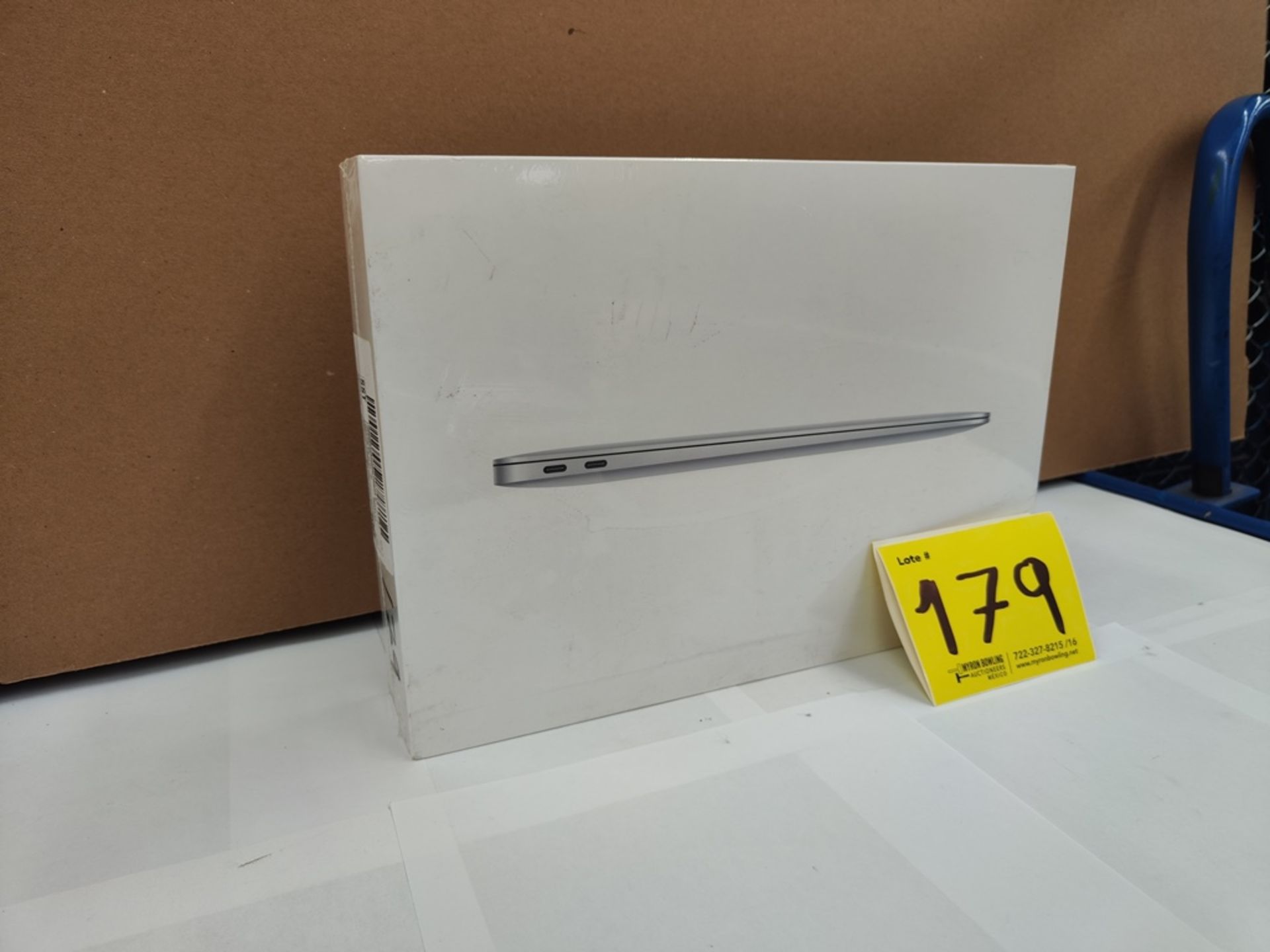 (NUEVO) Laptop Marca APPLE, Modelo MACBOOK AIR de 13", Serie FVFLT0Z21WFY, 256 GB de Almacenamiento - Image 3 of 7