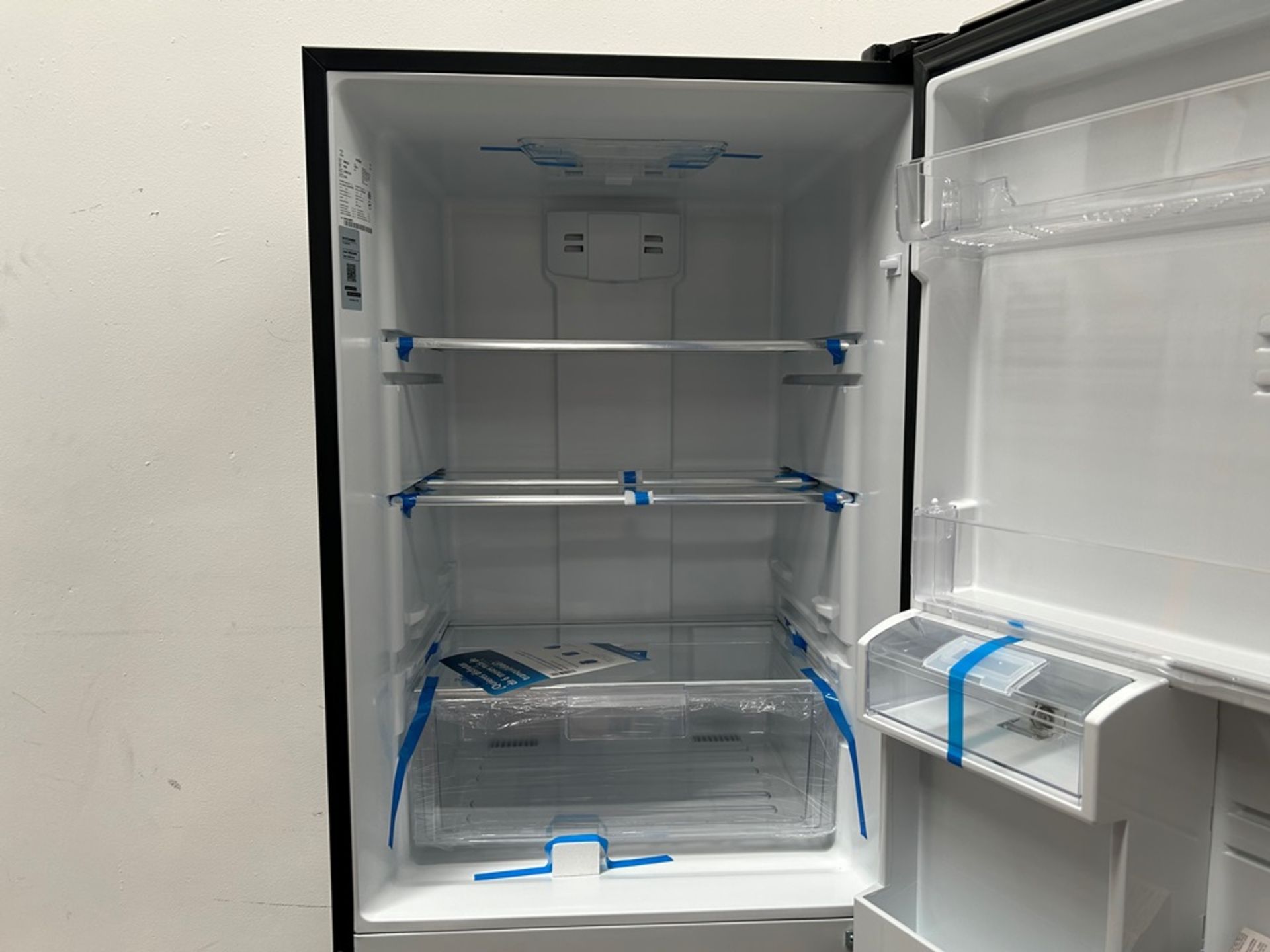(NUEVO) Refrigerador con dispensador de agua Marca MABE, Modelo RMB520IJMRPB, Serie 14142, Color NE - Image 5 of 11