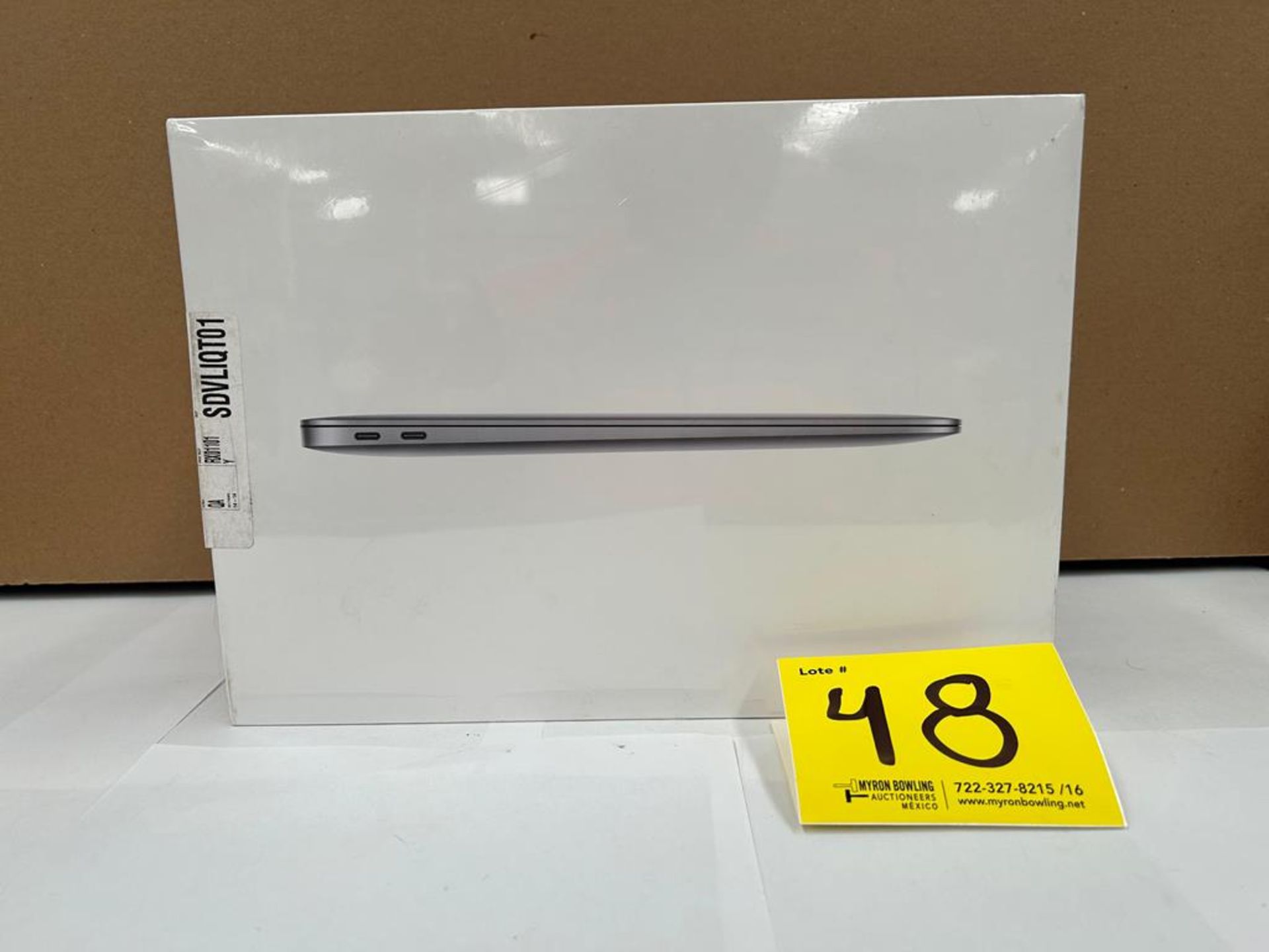 (NUEVO) Laptop Marca APPLE, Modelo MACBOOK AIR de 13", Serie HXJLW30D1WFV, 256 GB de Almacenamiento