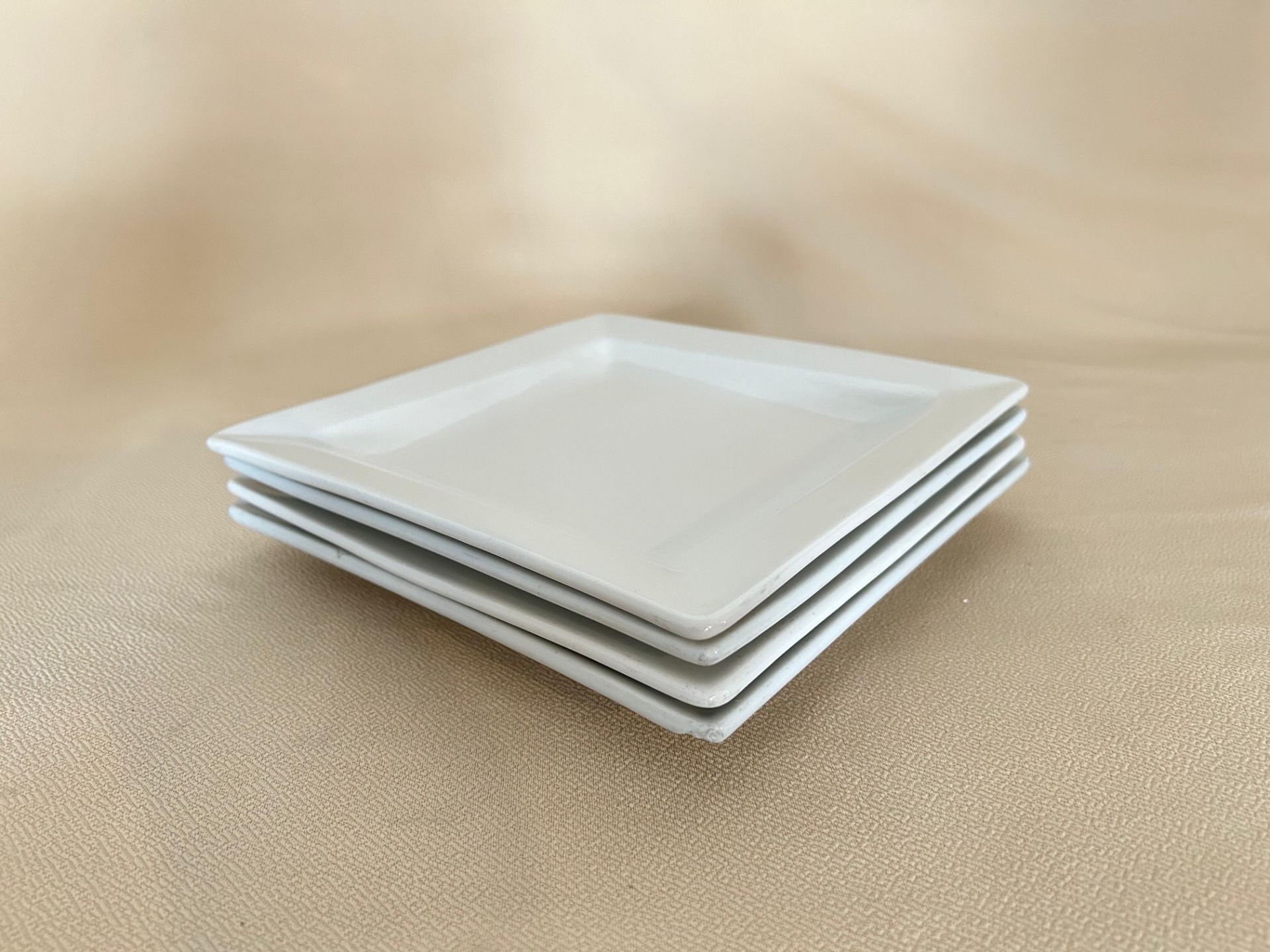25 Platos lisos cuadrados de 23 cm, color blanco. - Image 7 of 13