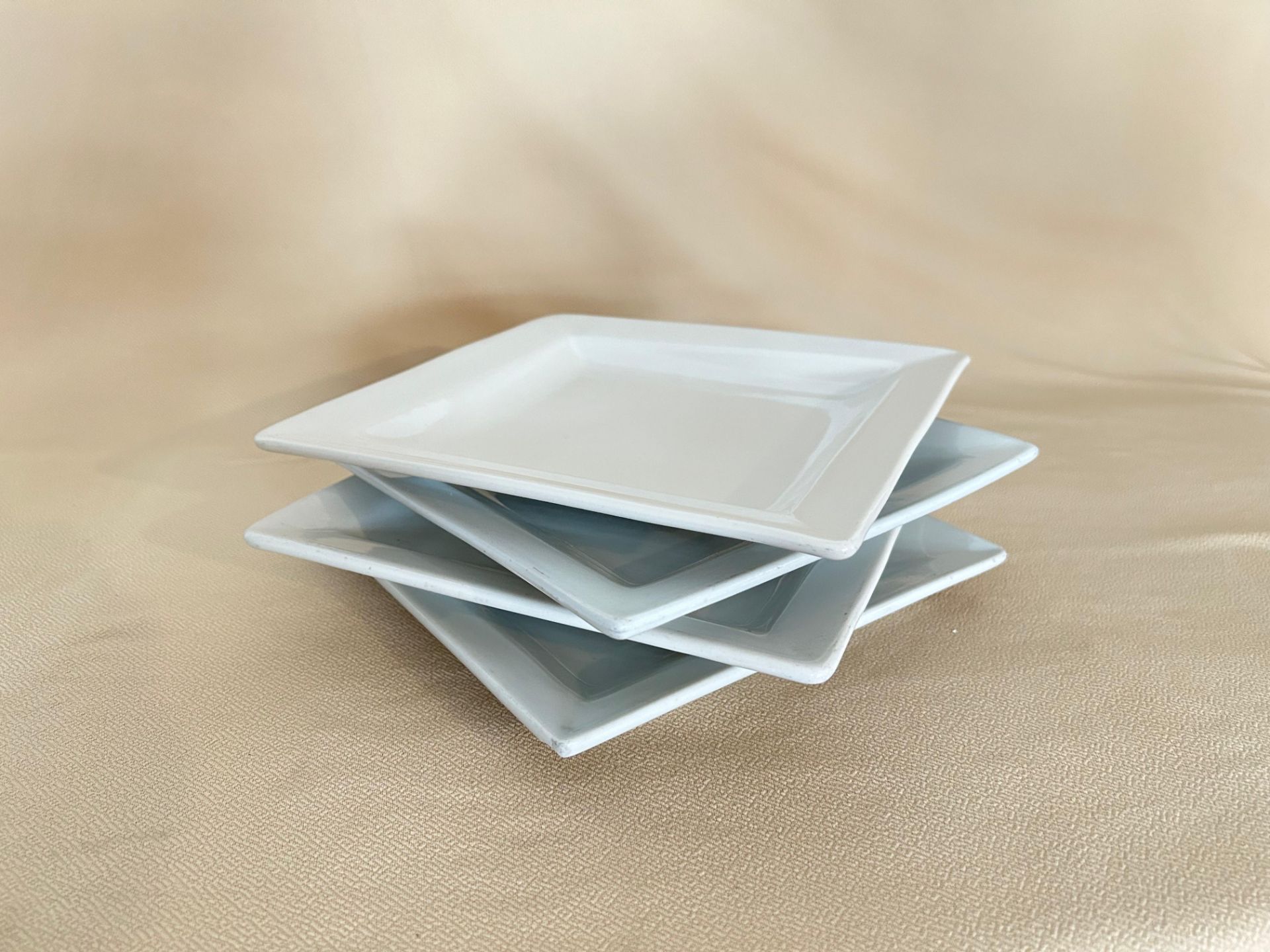25 Platos lisos cuadrados de 23 cm, color blanco. - Image 6 of 13