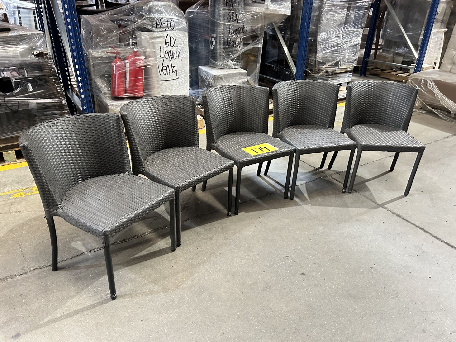 5 sillas de ratán respaldo curvo para exterior Color Café Medidas 55 cm x 62 cm x 74 cm (Equipo Usa - Image 2 of 5