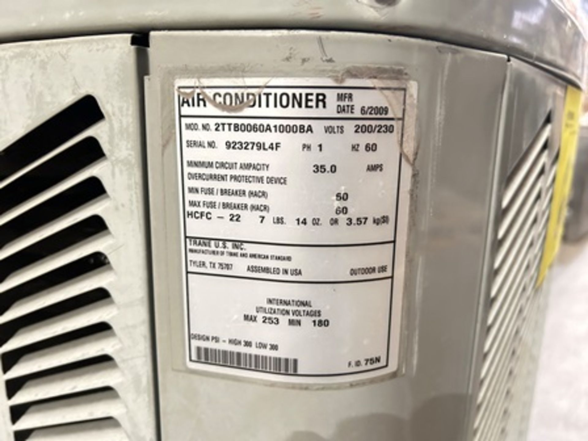 1 Condensador Marca TRANE, Modelo 2TTB0060A1000BA, Serie 923279l4f, Color Gris, 200-230 v, 60 Hz (E - Image 5 of 6
