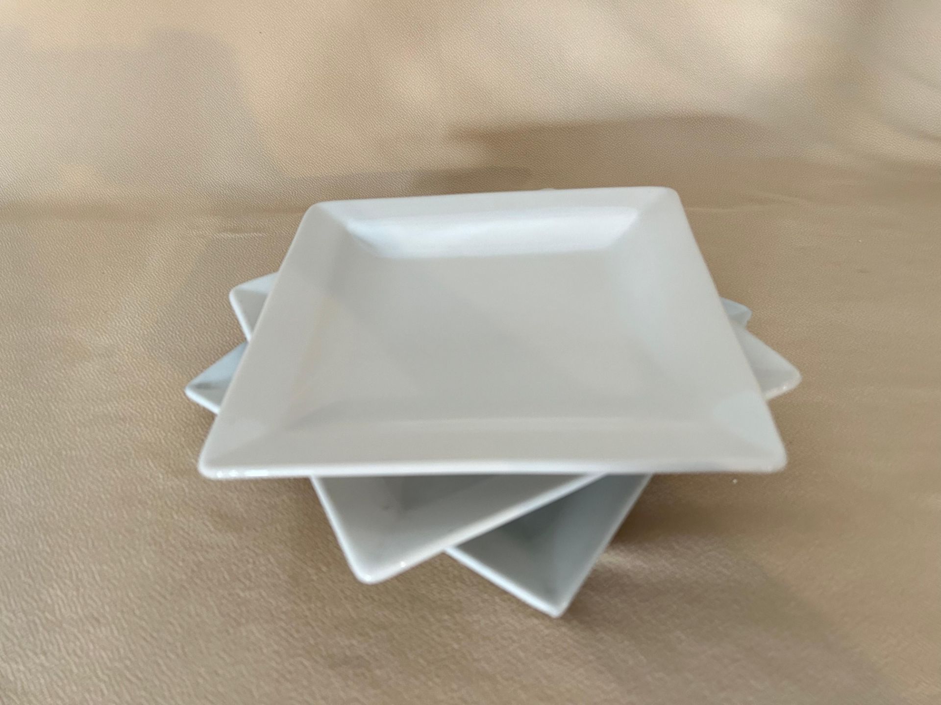 25 Platos lisos cuadrados de 23 cm, color blanco. - Image 4 of 13
