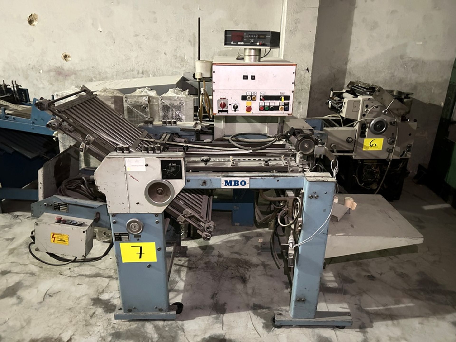 MBO 750 x 520 mm format folding machine, Model T52, Serial No. 890911935, Year 1984, 220V, 4 folds, - Image 5 of 9