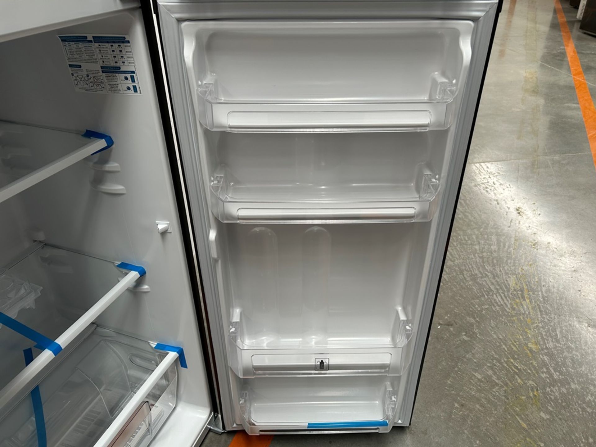 Lote de 2 refrigeradores contiene: 1 refrigerador Marca MABE, Modelo RMA250PVMRP0, Serie 13859, Col - Image 13 of 18