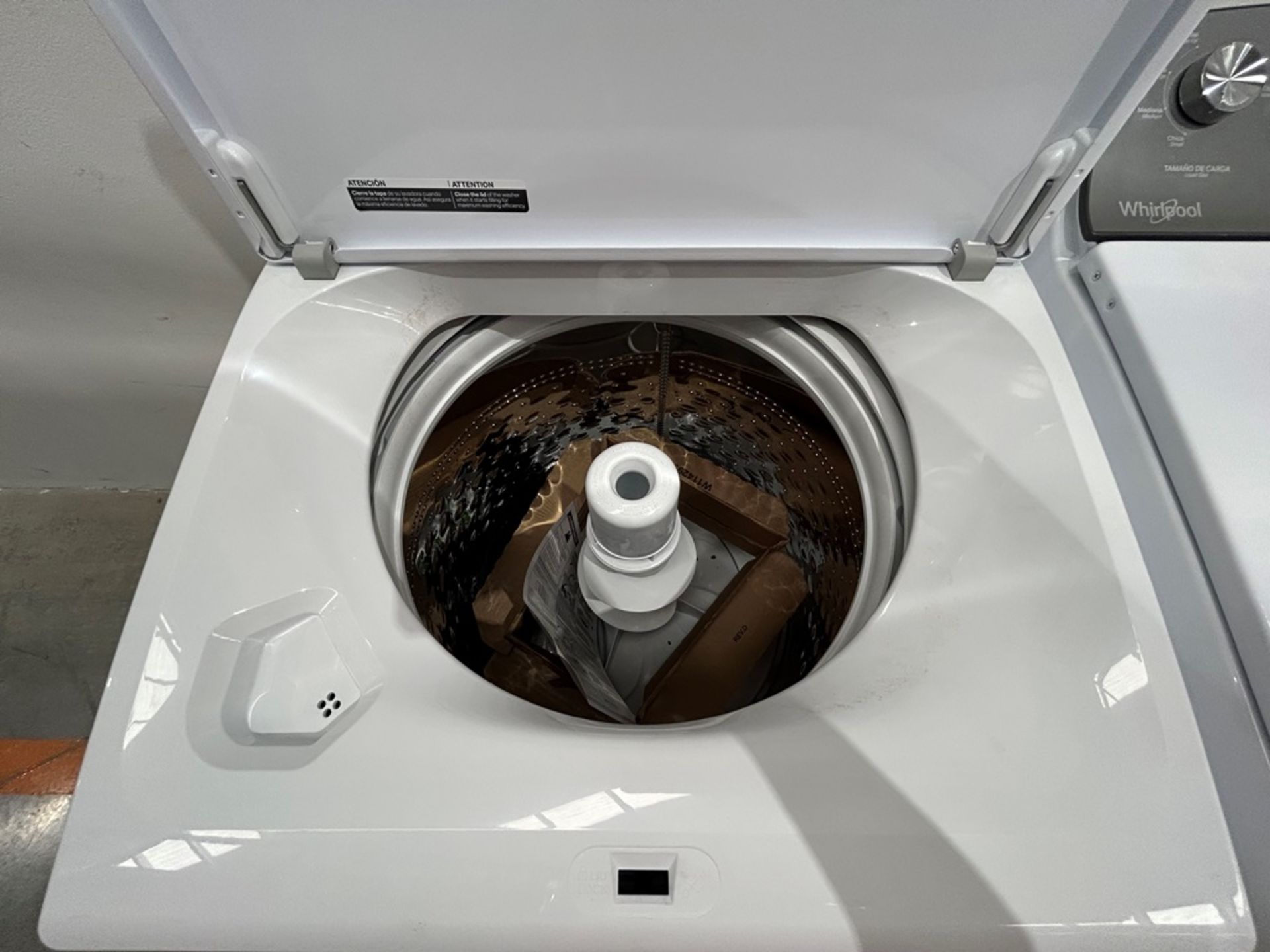 Lote de 2 lavadoras contiene: 1 Lavadora de 22 KG Marca WHIRLPOOL, Modelo 8MWTW2224MPM0, Serie 6396 - Image 4 of 10