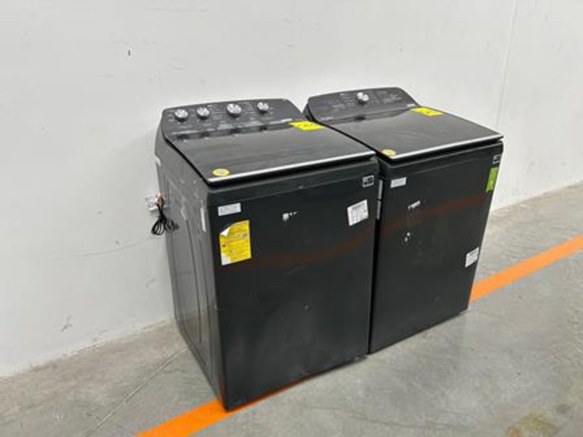 Lote de 2 lavadoras, Contiene: 1 lavadora de 20 Kg Marca WHIRLPOOL, Modelo 8MWTW2023WPM0, Serie 783 - Image 2 of 10