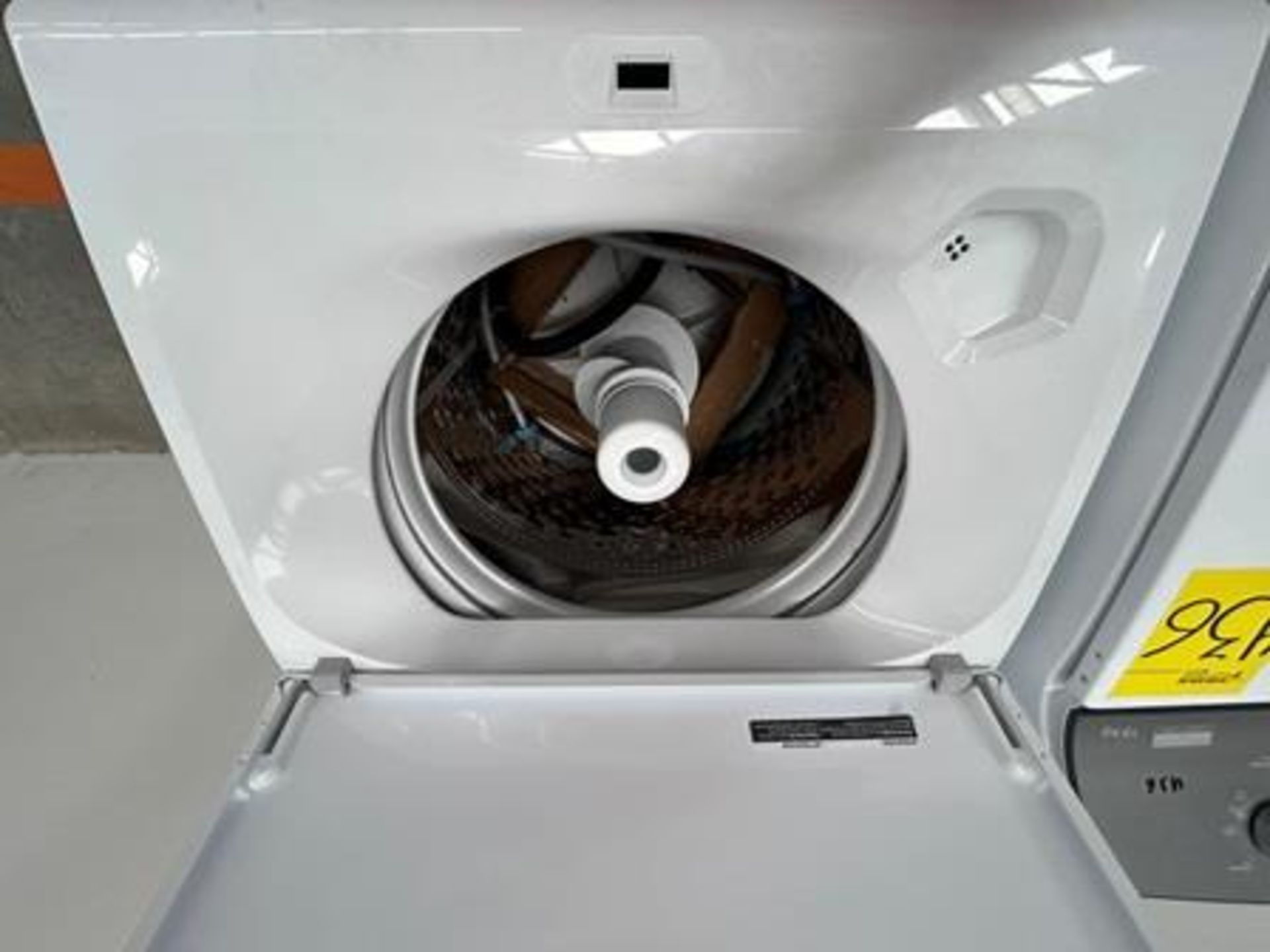 Lote de 2 lavadoras contiene: 1 Lavadora de 22 KG Marca WHIRPOOL, Modelo 8MWTW2224MPM0, Serie 67038 - Image 4 of 10