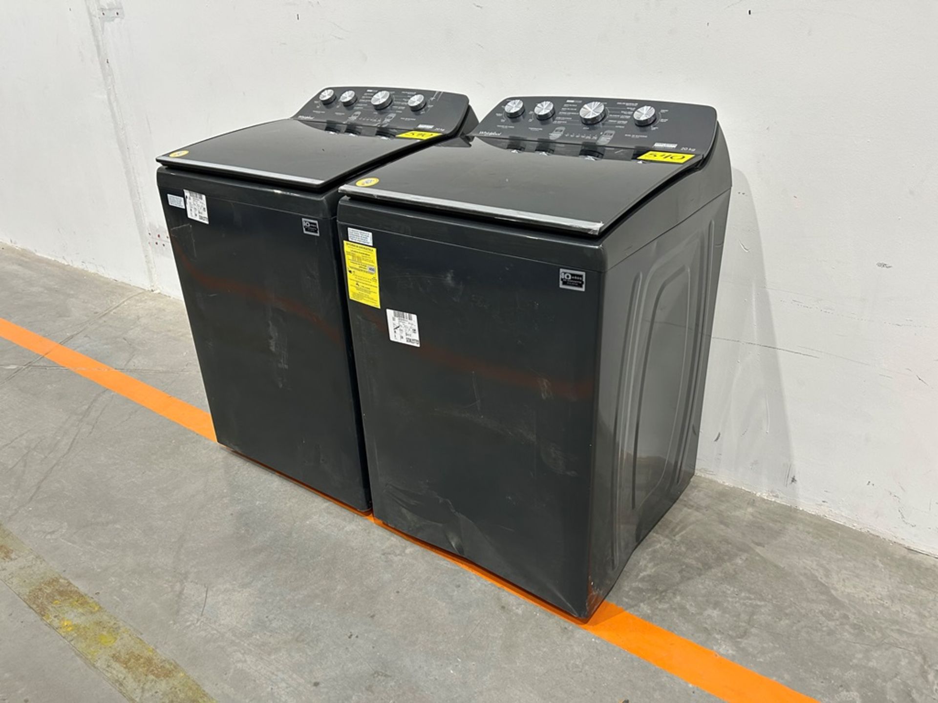 Lote de 2 lavadoras contiene: 1 Lavadora de 20KG Marca WHIRLPOOL, Modelo 8MWTW2024WLG0, Serie 90901 - Image 3 of 10