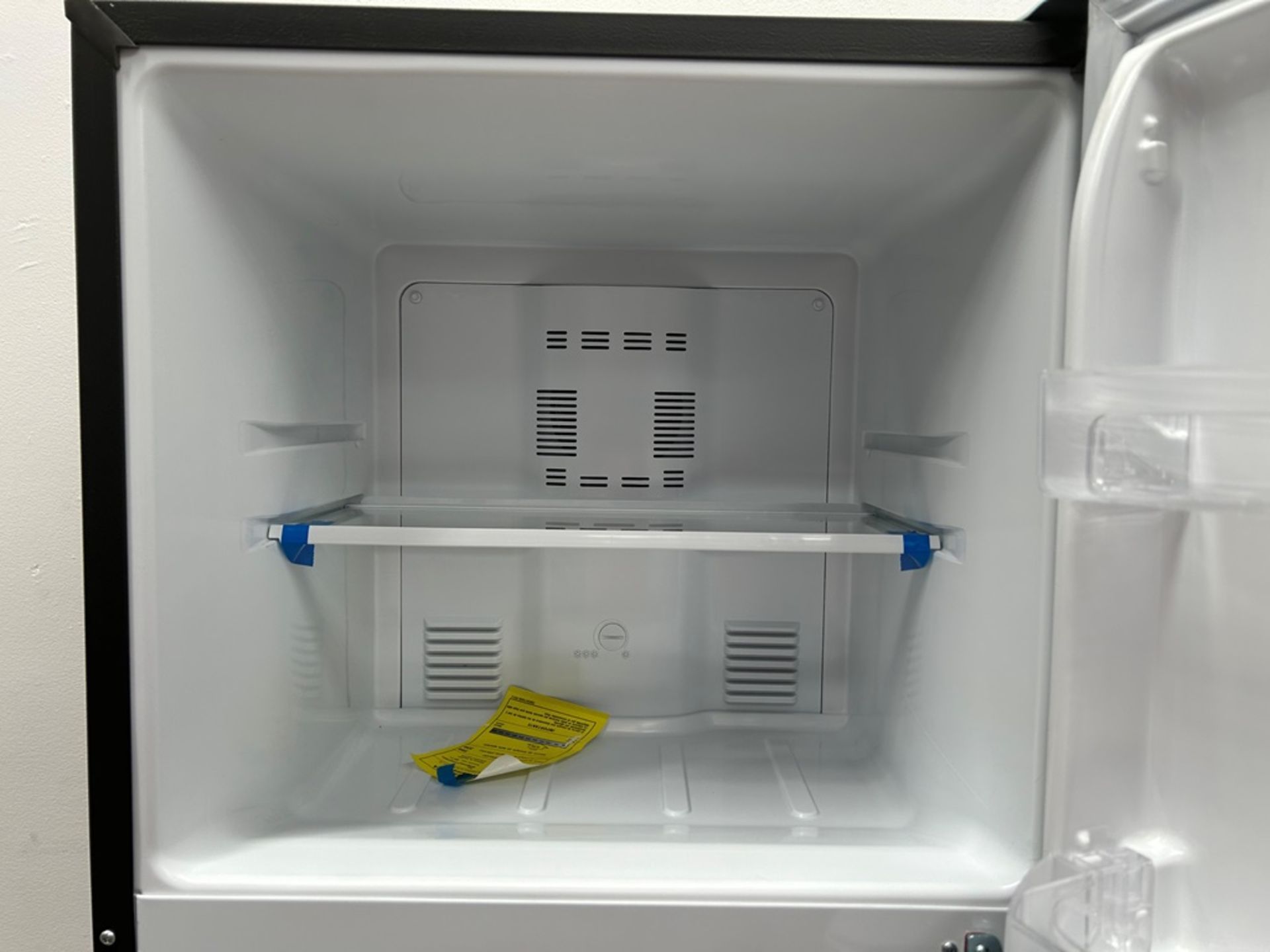 Lote de 2 refrigeradores contiene: 1 refrigerador Marca MABE, Modelo RME360FVMRMA, Serie 816455, Co - Image 5 of 18