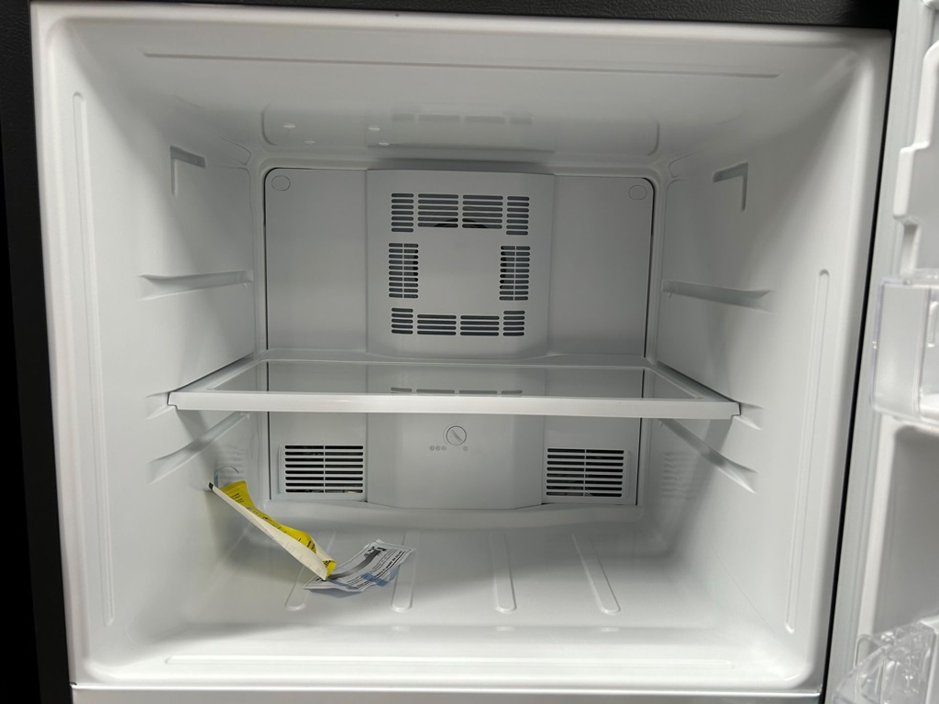 Lote de 2 refrigeradores contiene: 1 refrigerador Marca MABE, Modelo RME360PVMRM, Serie 01988, Colo - Image 11 of 18