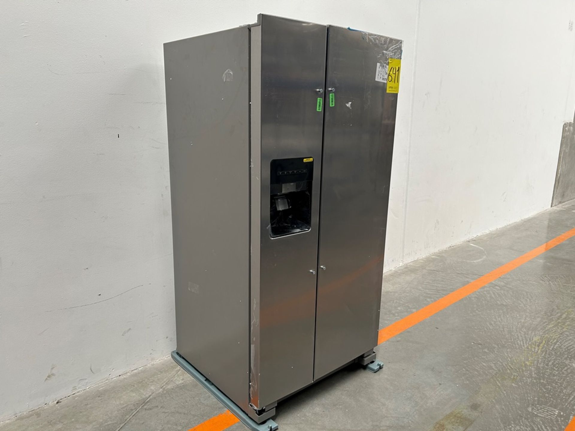 Refrigerador con dispensador de agua Marca WHIRPOOL, Modelo WD2620S, Serie 13150 - Image 3 of 10