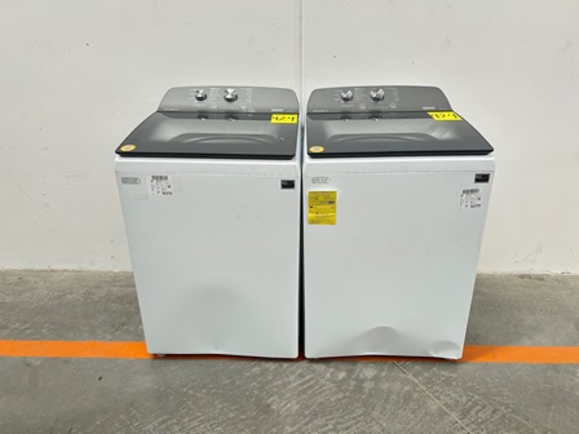 Lote de 2 lavadoras contiene: 1 Lavadora de 18 KG Marca WHILRPOOL, Modelo 8MWTW1812WPM0, Serie 3647
