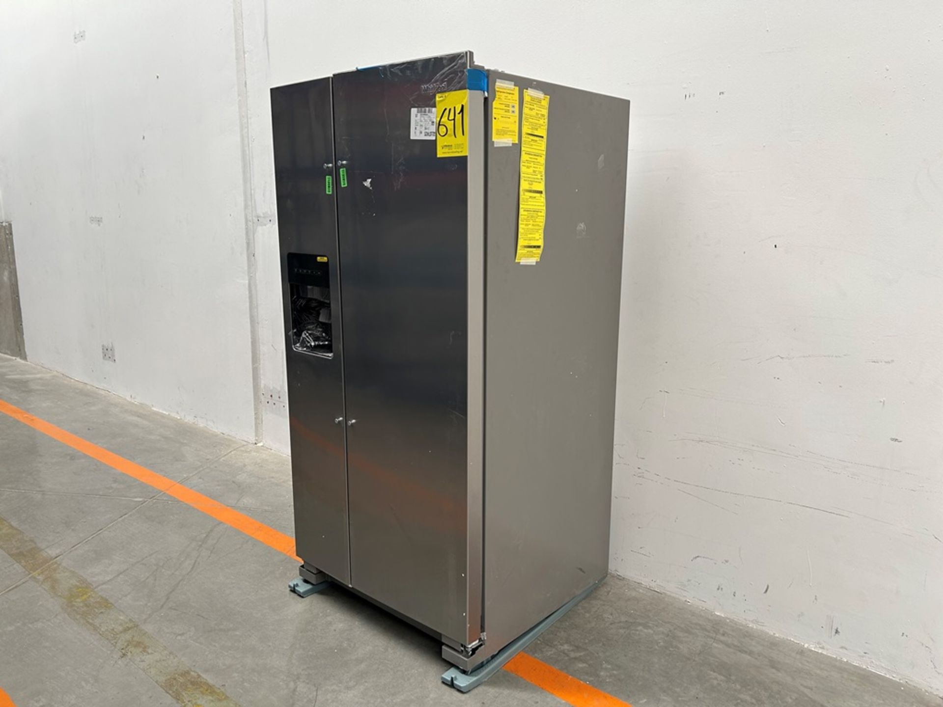 Refrigerador con dispensador de agua Marca WHIRPOOL, Modelo WD2620S, Serie 13150 - Image 2 of 10