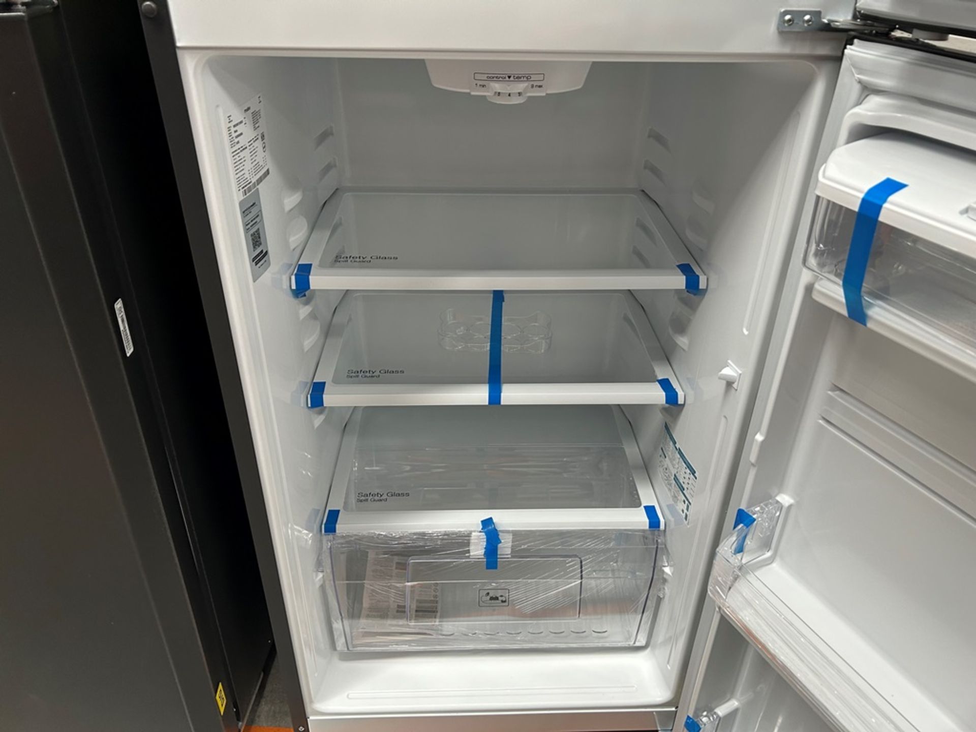 Lote de 2 refrigeradores contiene: 1 refrigerador con dispensador de agua Marca MABE, Modelo RME360 - Image 12 of 19