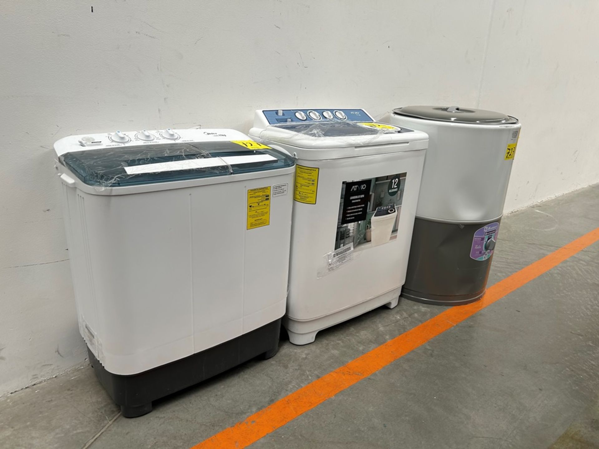 Lote de 3 lavadoras contiene: 1 Lavadora de 21 KG, Marca KOBLENZ, Modelo LRKF21P, Serie 31522, Colo - Image 2 of 13